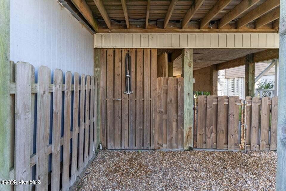 100570467 | Photo 41