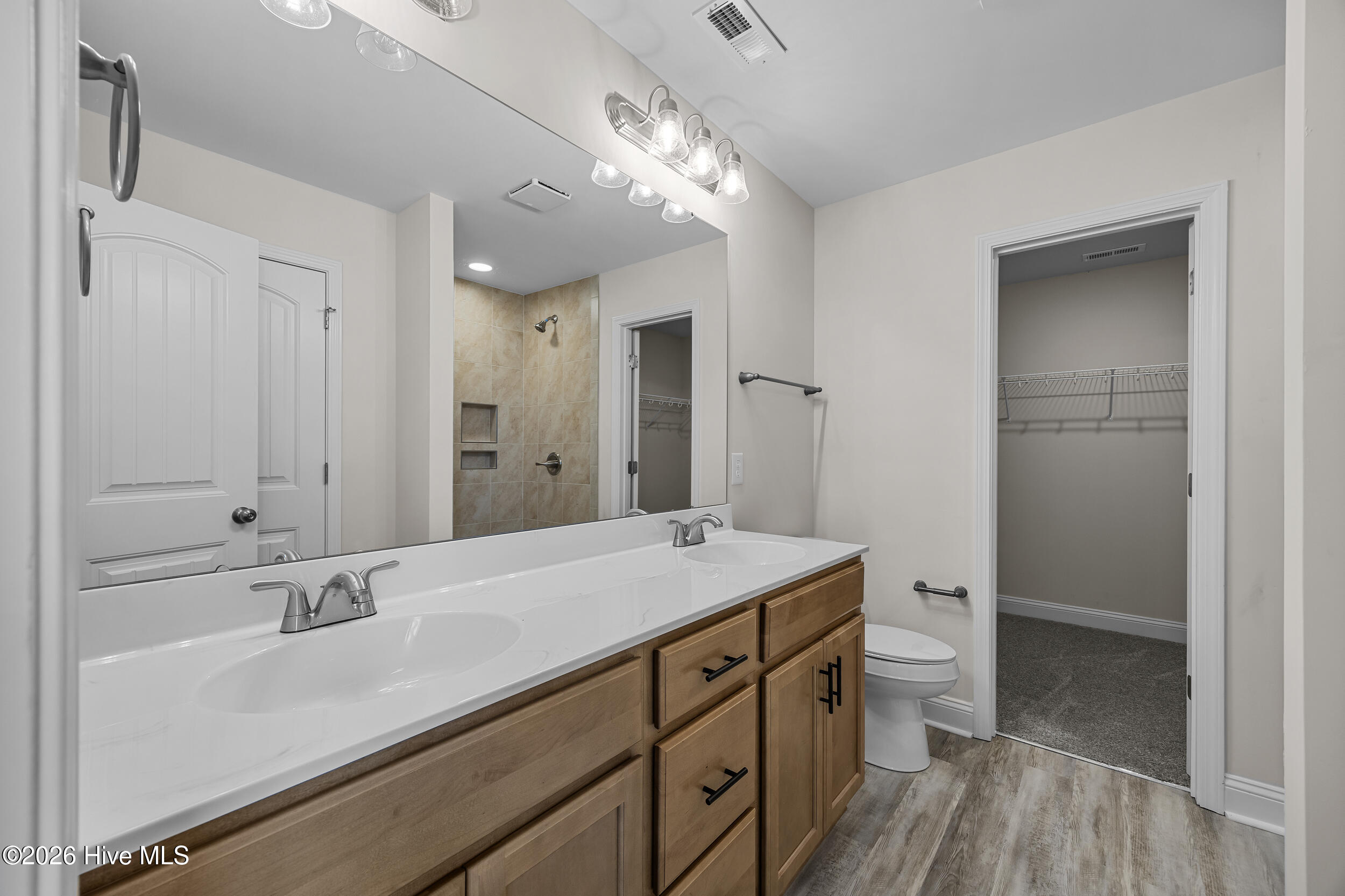 100552403 | Photo 23