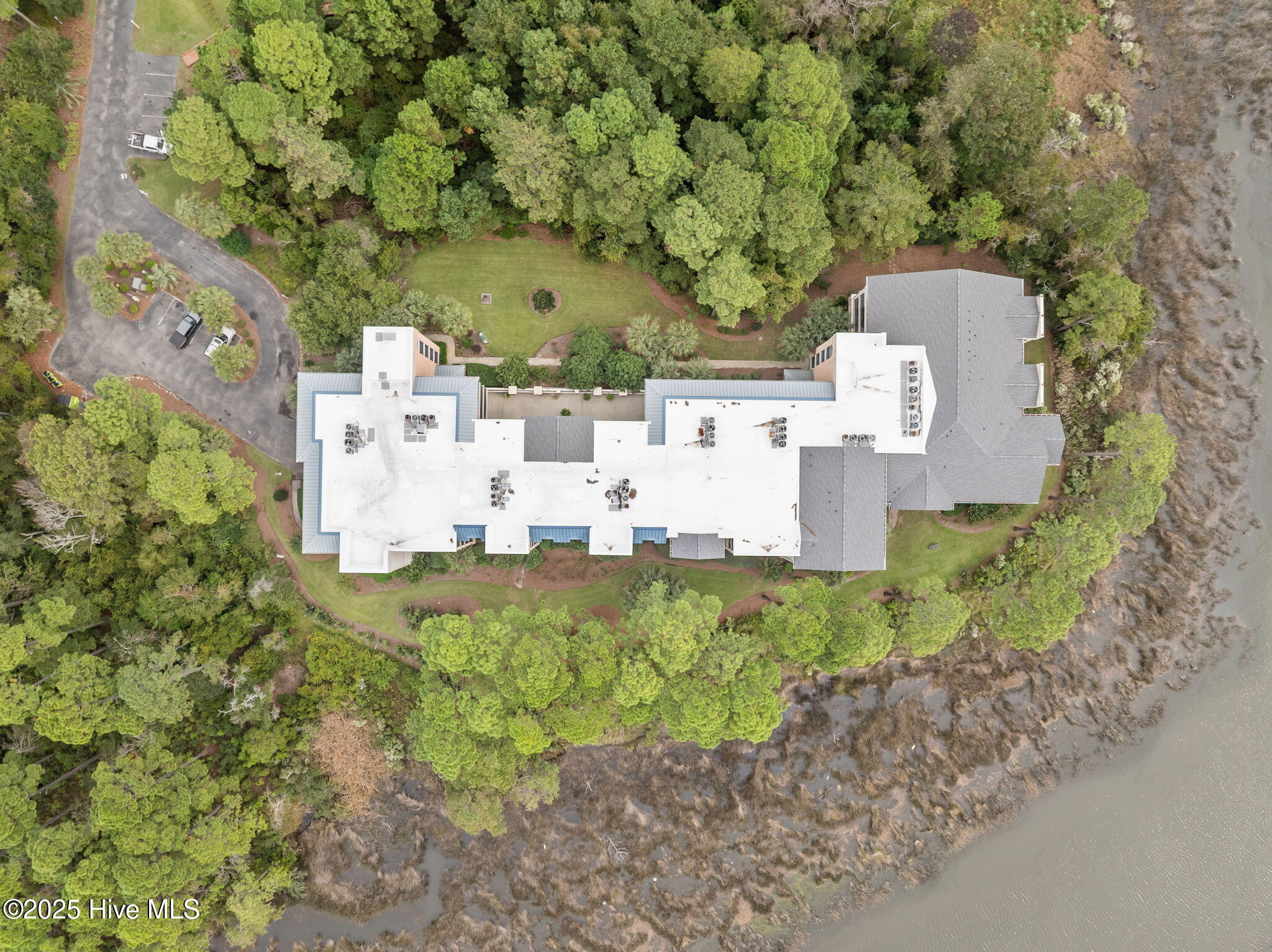 100535787 | Photo 49