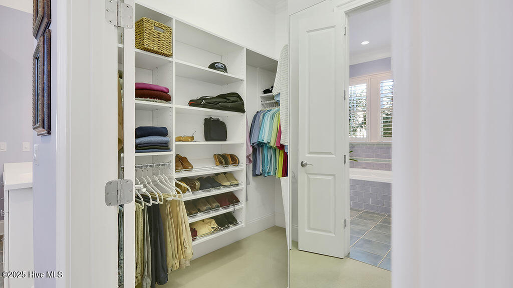 100538863 | Photo 27