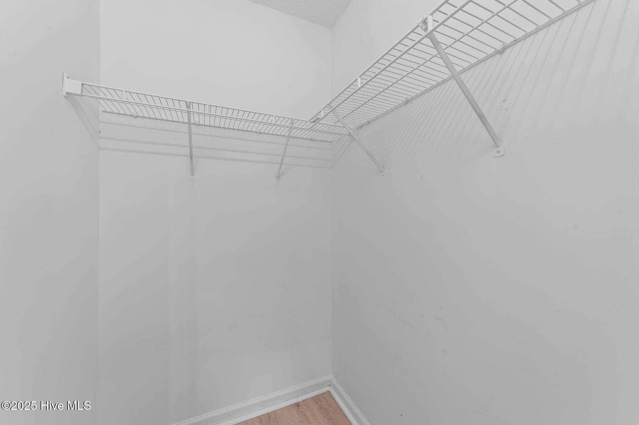 100540670 | Photo 19