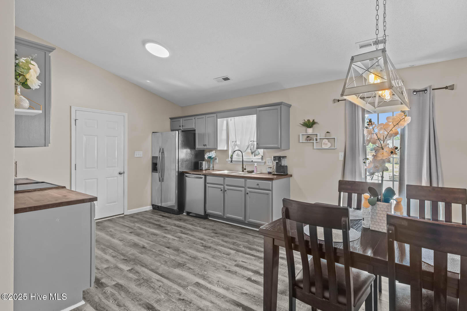 100515943 | Photo 10