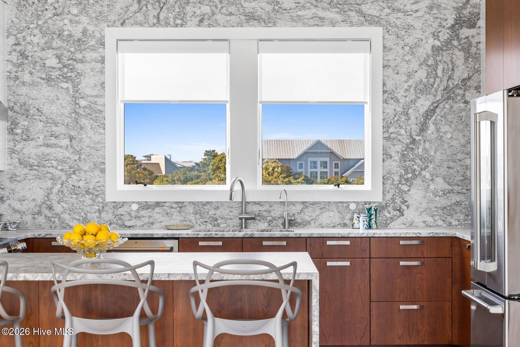 100560851 | Photo 14