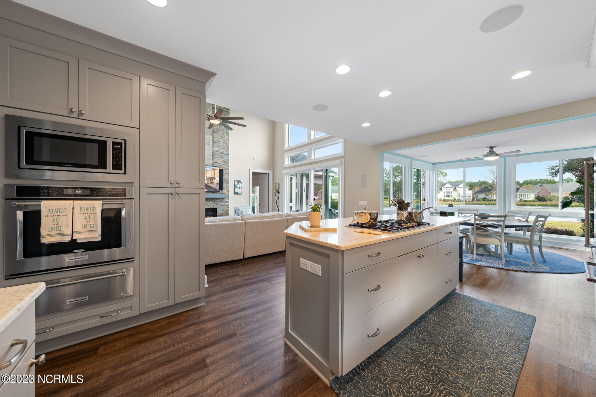 100568274 | Photo 20