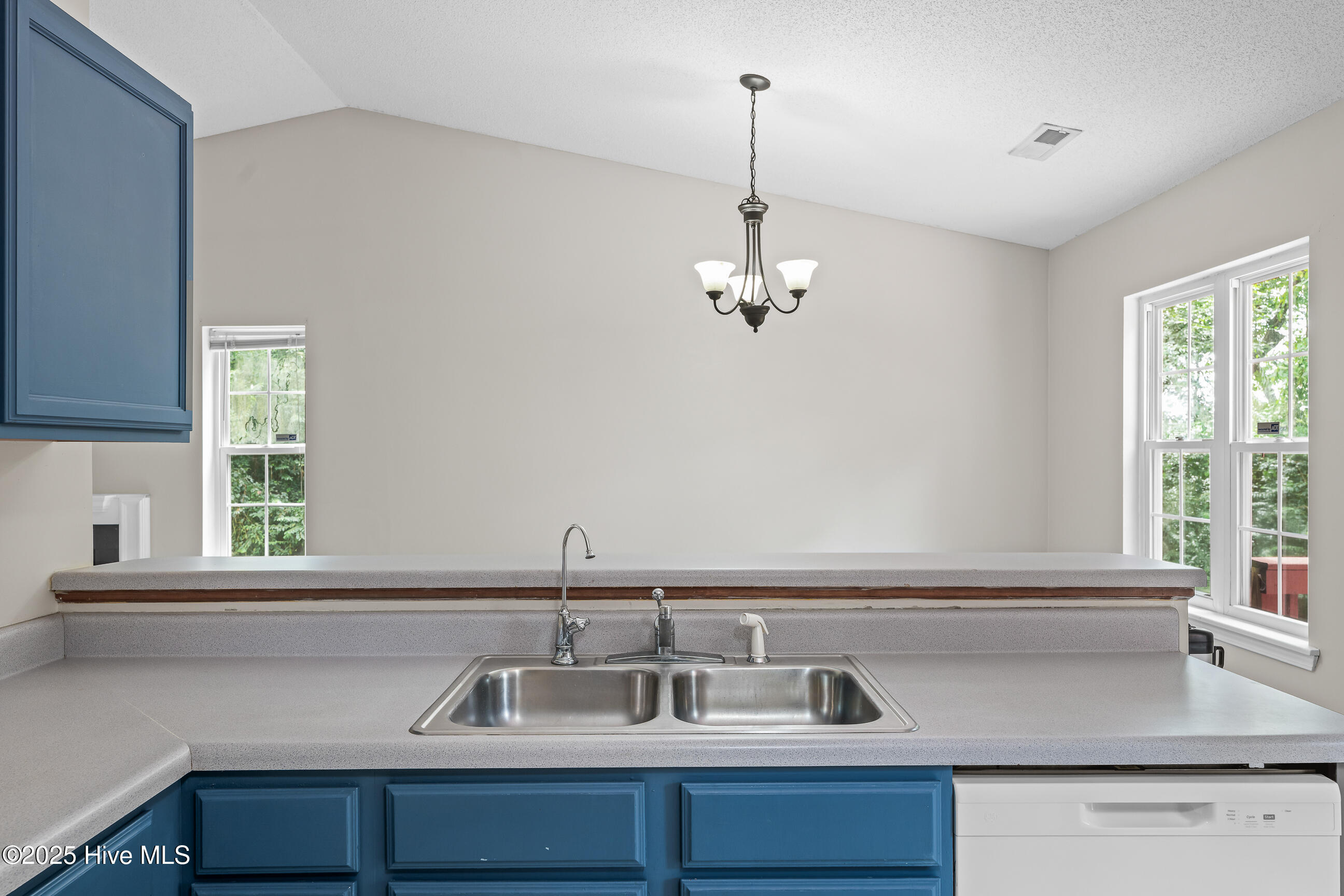205 Bishop Drive, Jacksonville, NC 28540 – photo 11: 11