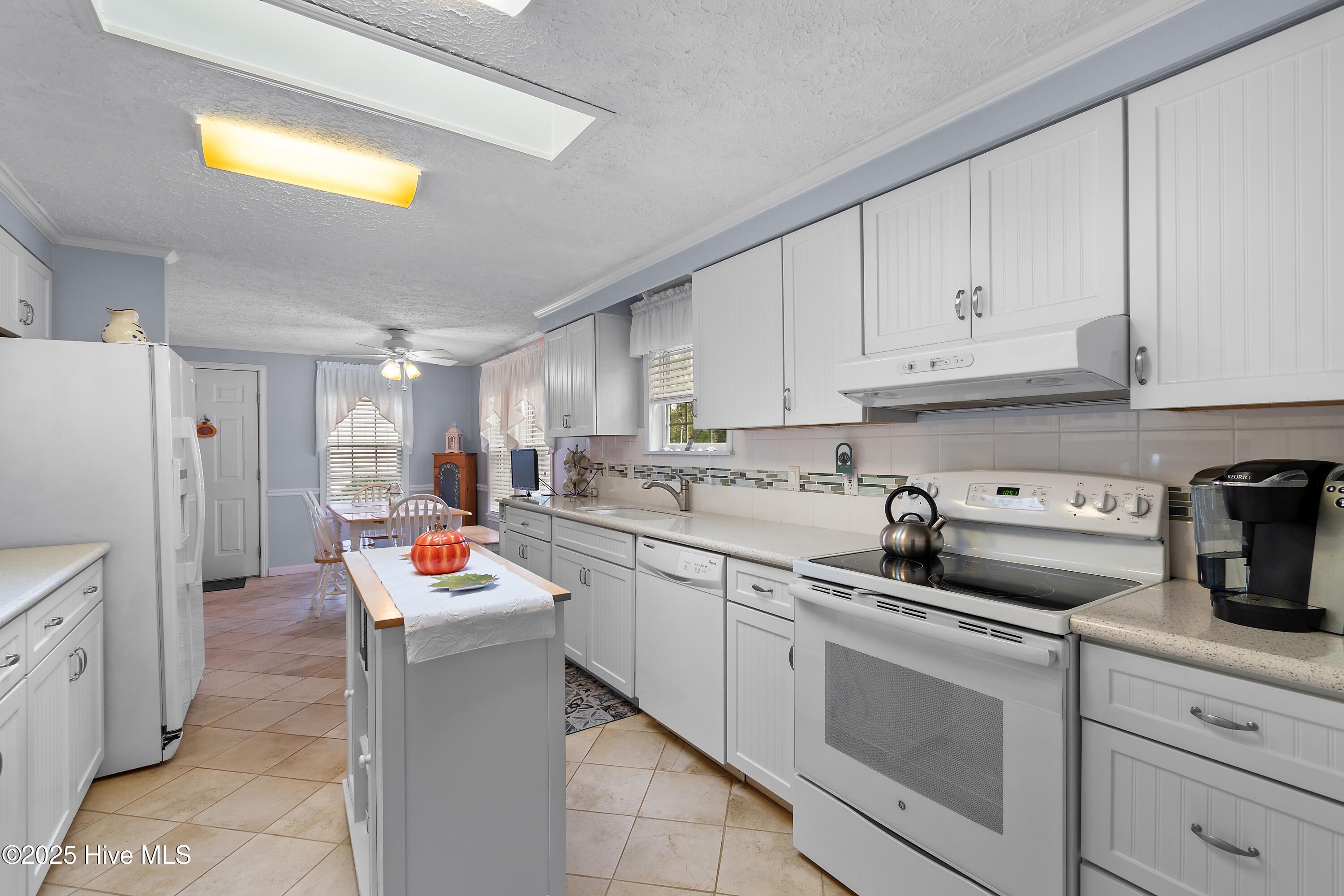 100537026 | Photo 12