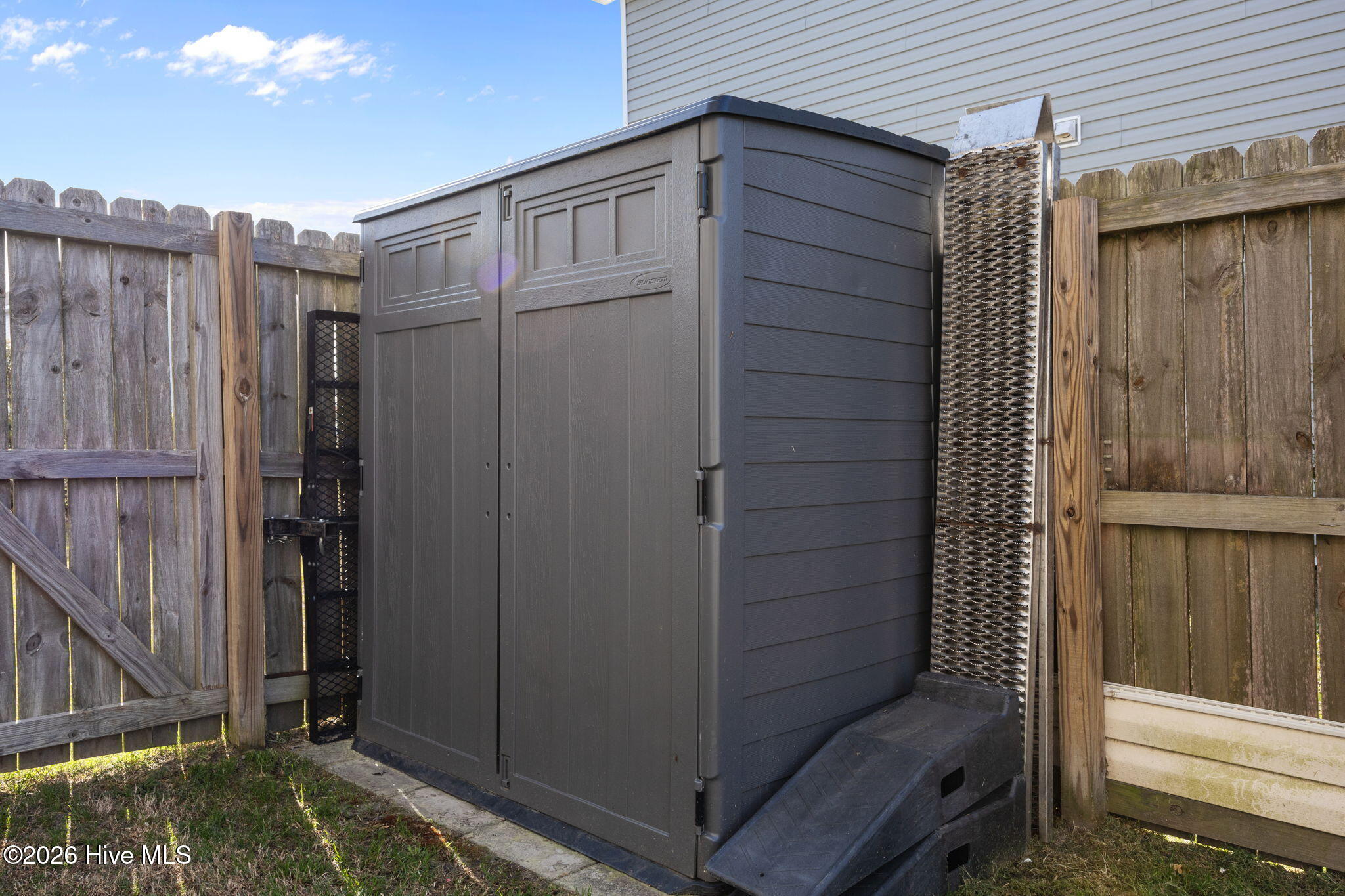 100564240 | Photo 64