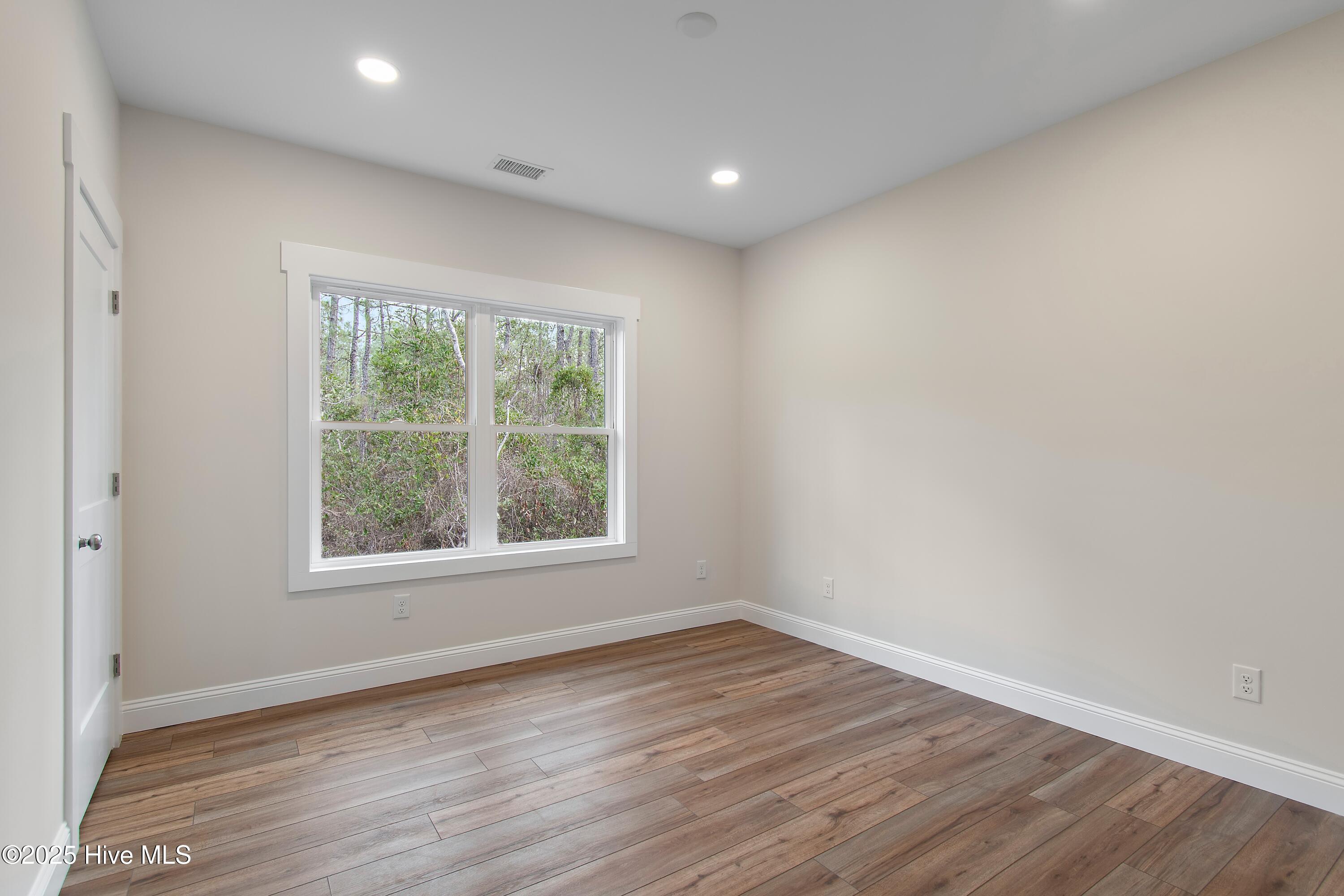 100517938 | Photo 17