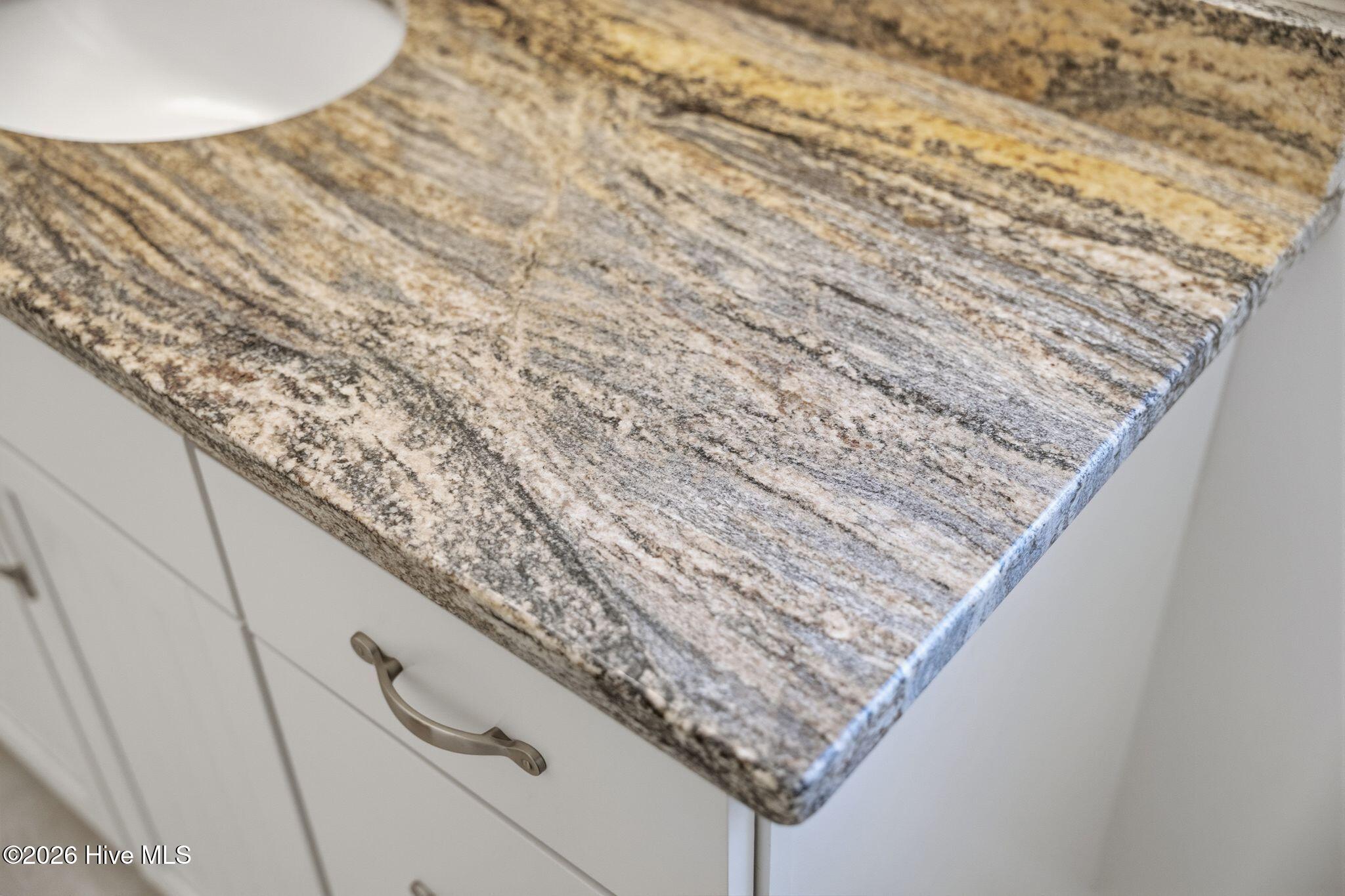 100553774 | Photo 51