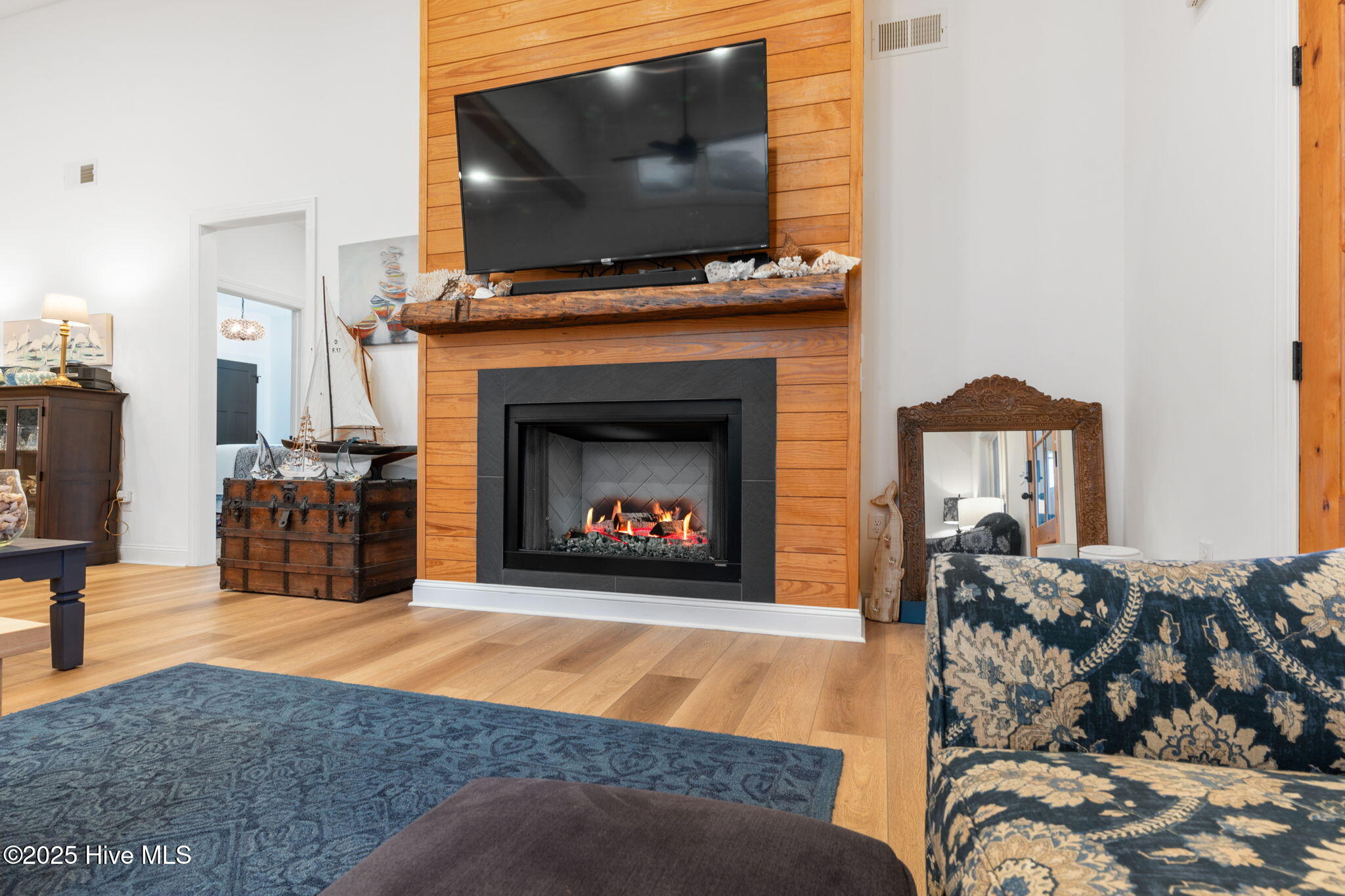 100541754 | Photo 13