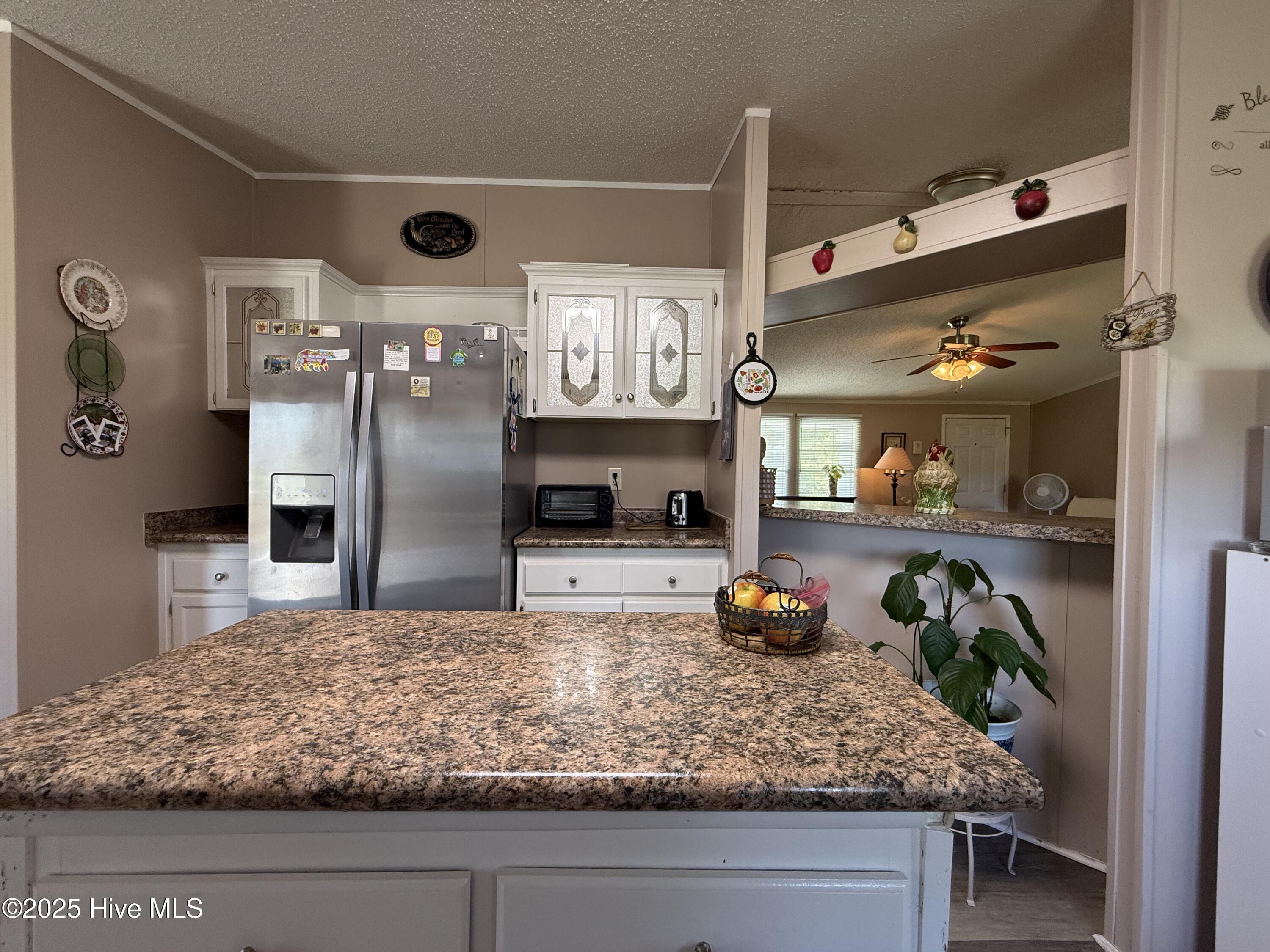 100502105 | Photo 24