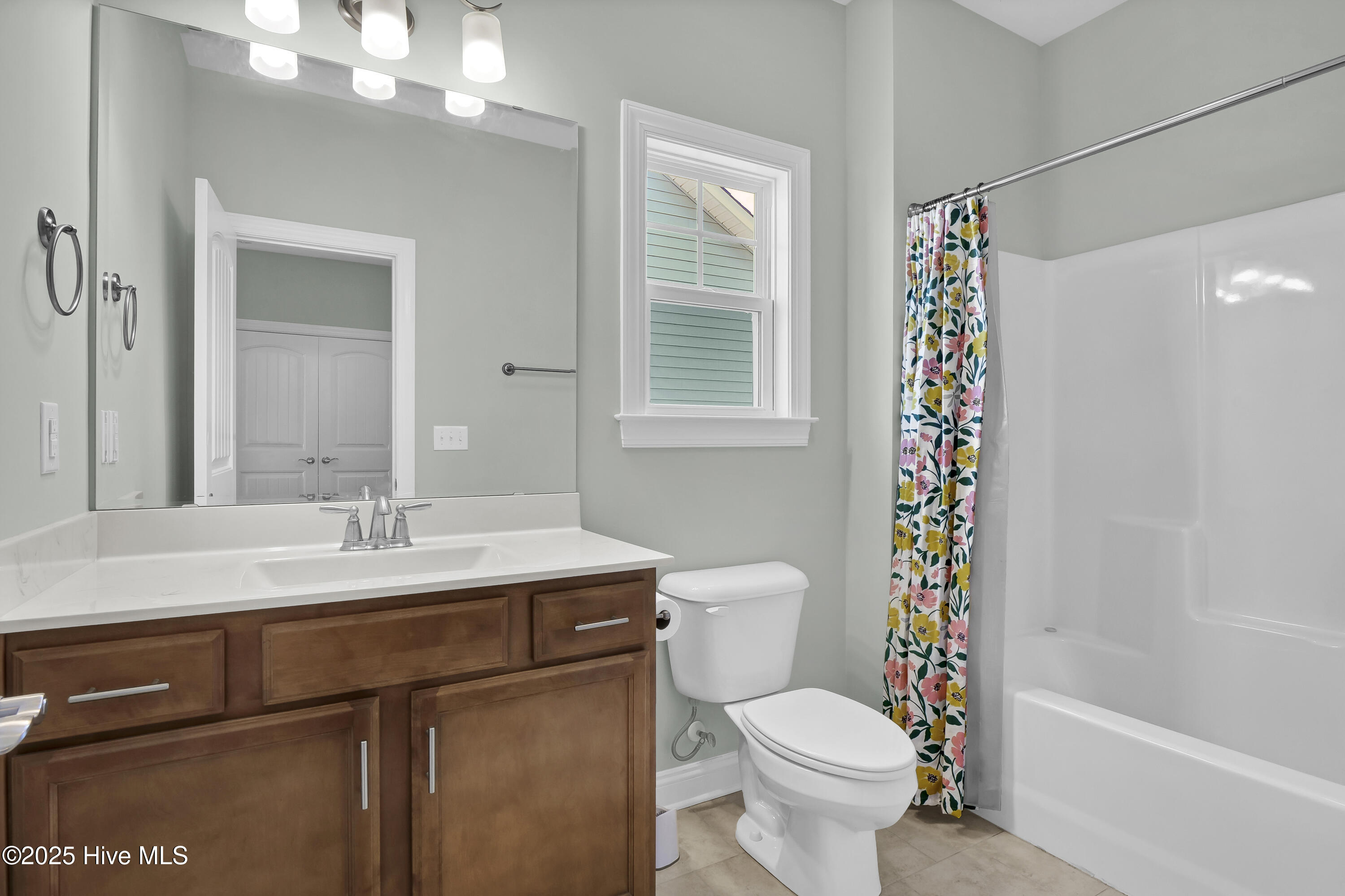 100534693 | Photo 25