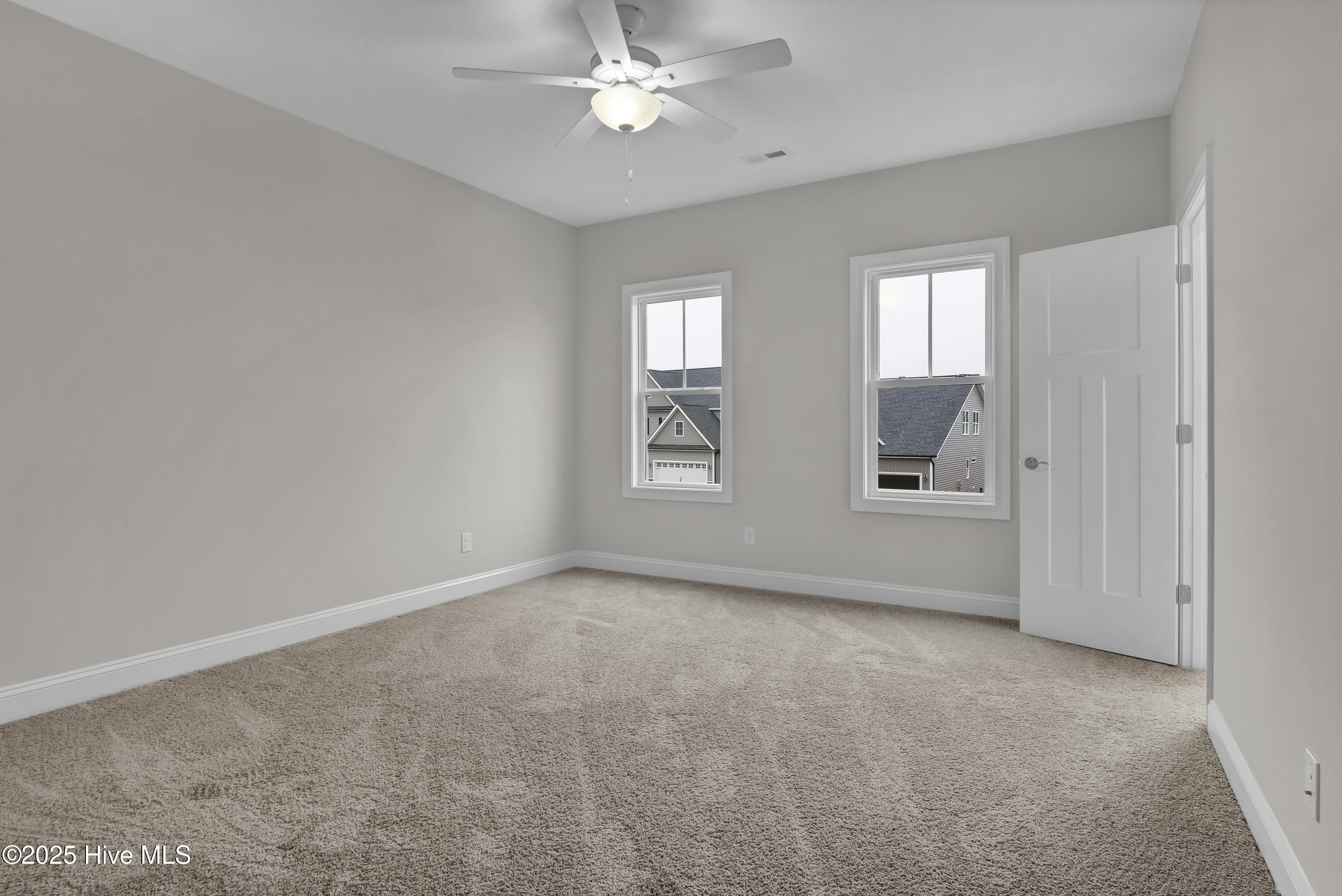 100477077 | Photo 19