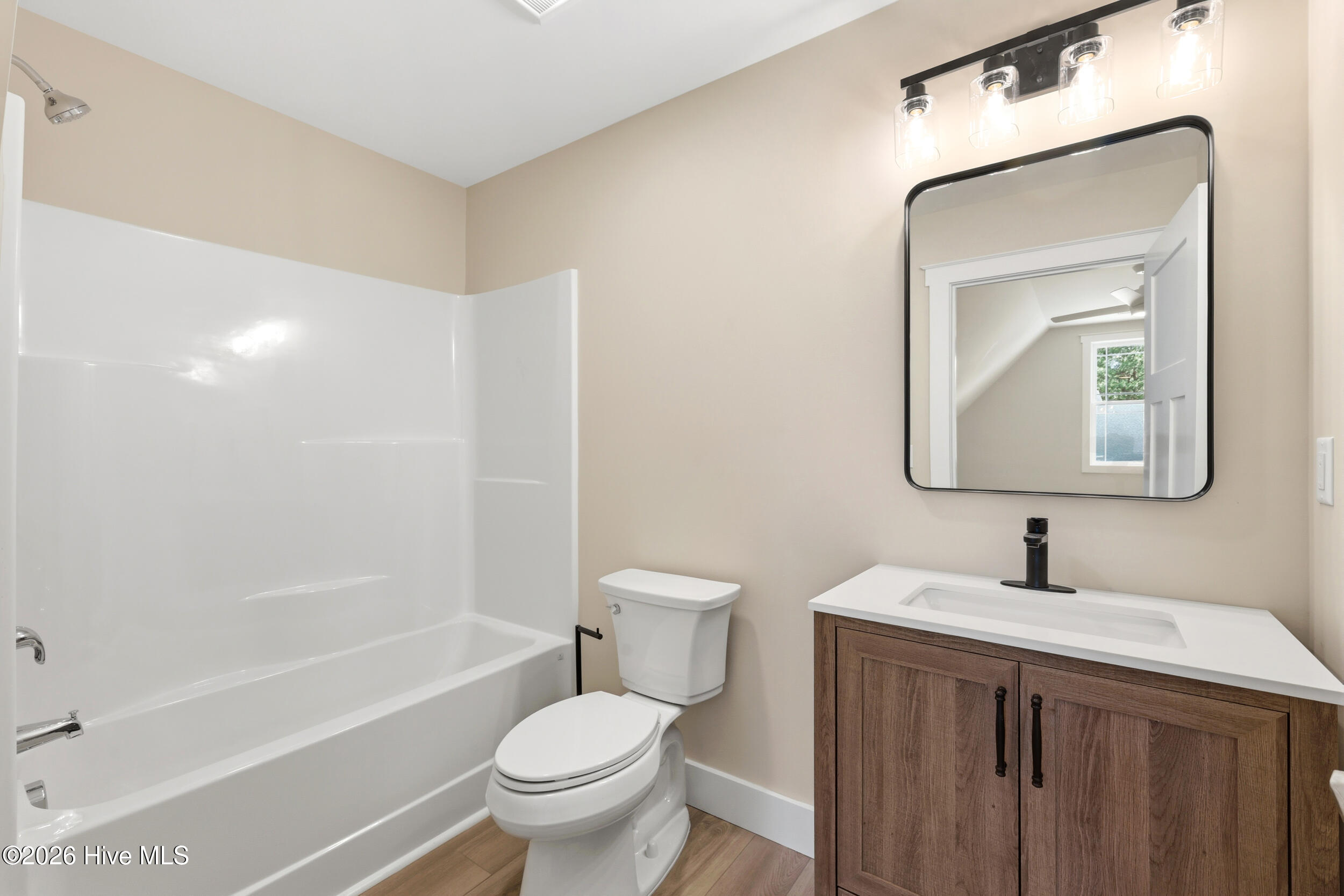 100566568 | Photo 45