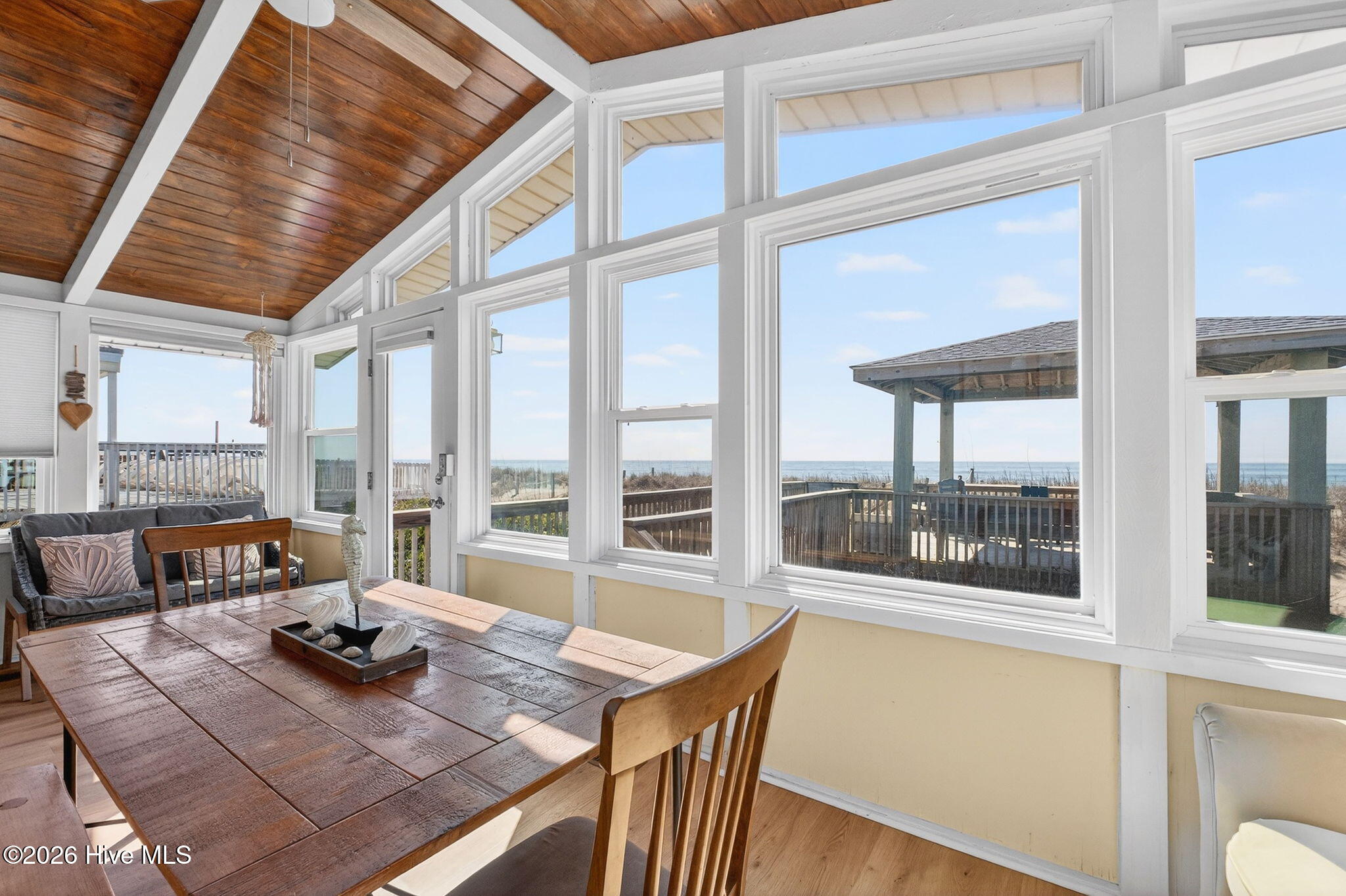 100559967 | Photo 33