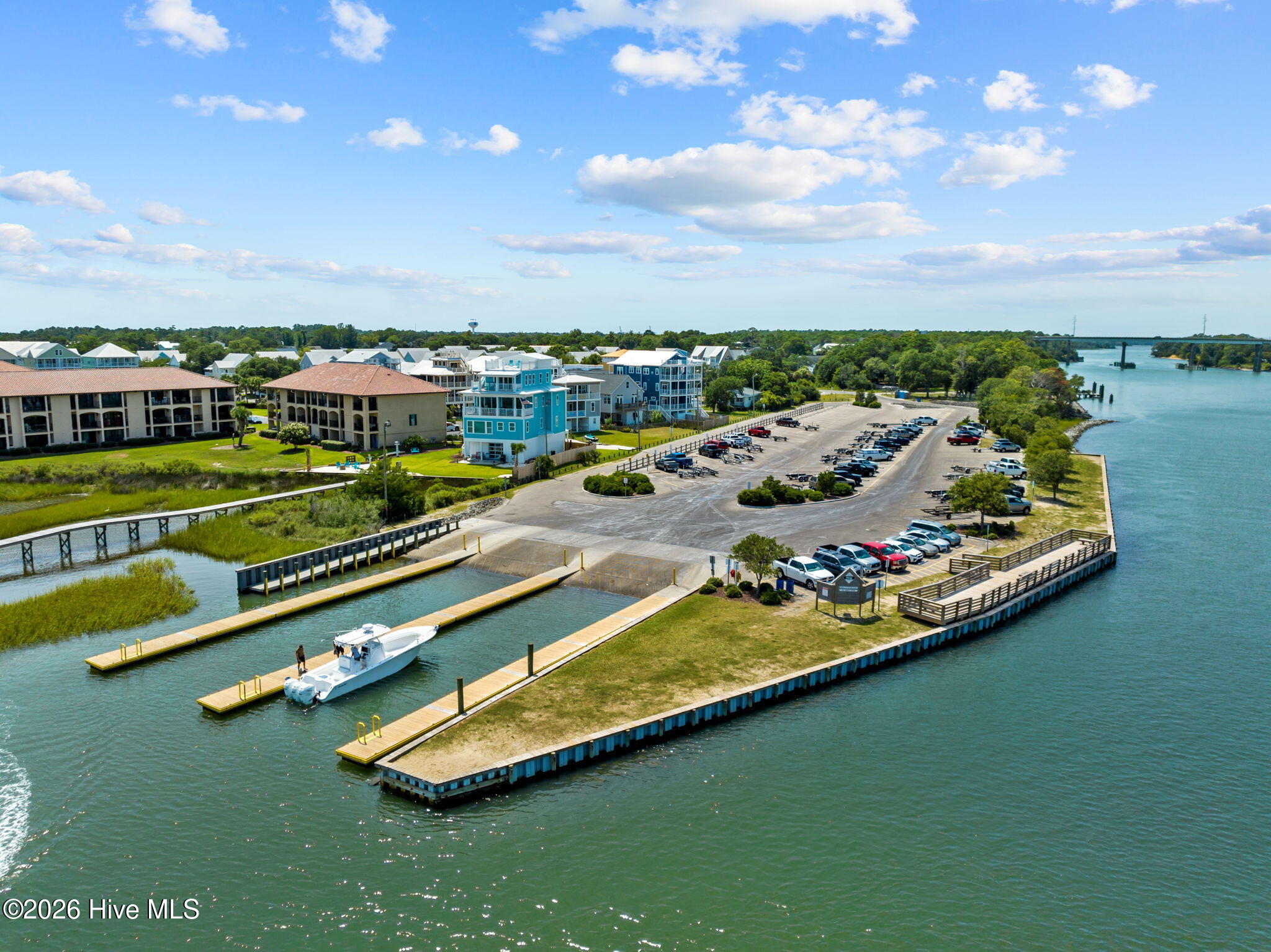 100563786 | Photo 41