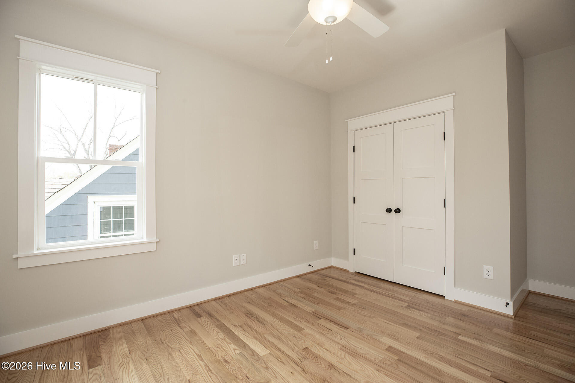 100562068 | Photo 26