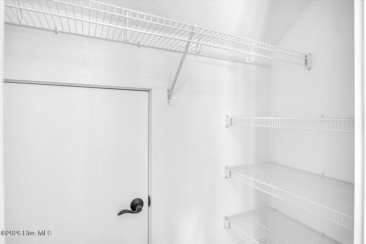 100558839 | Photo 74