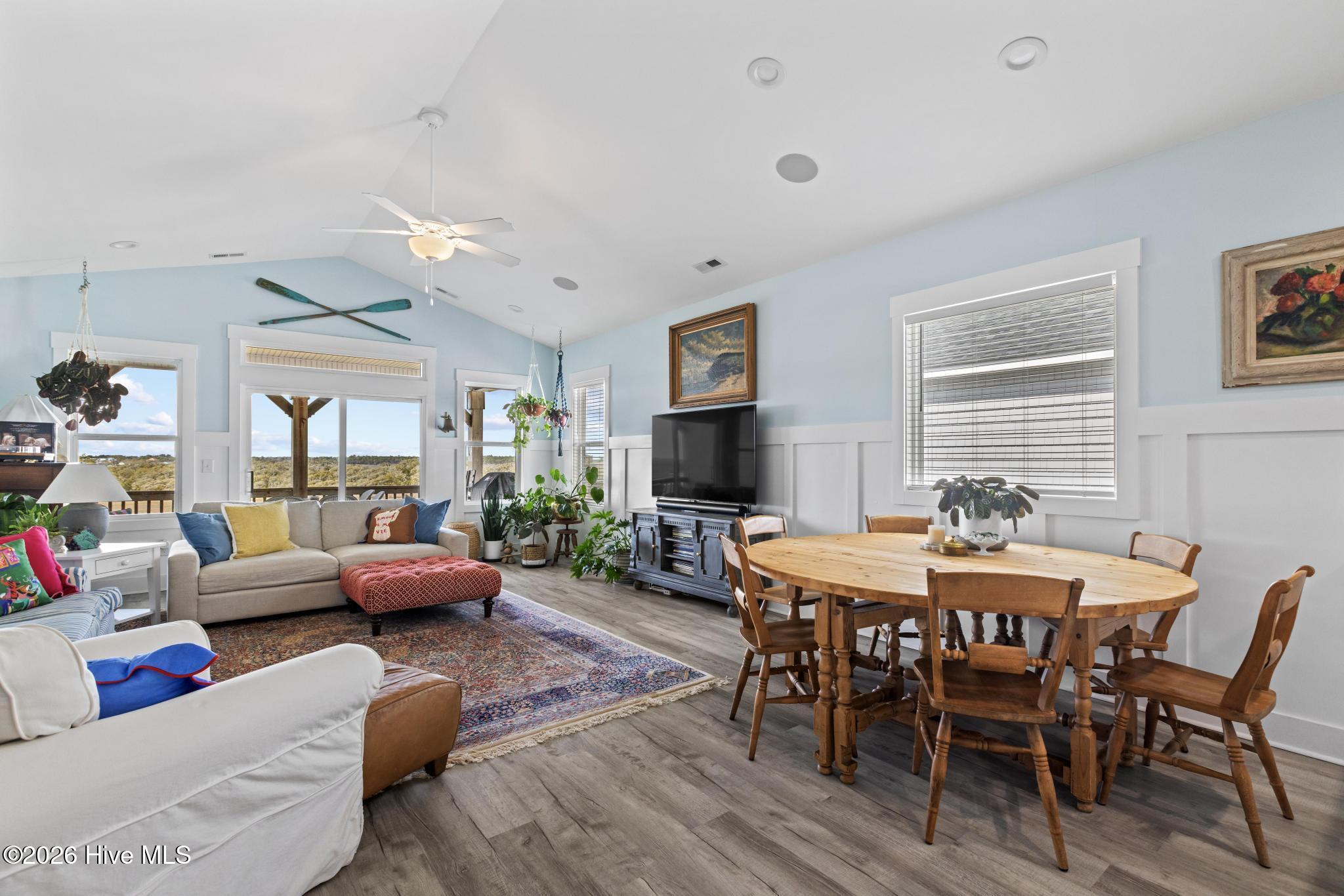 100562400 | Photo 11