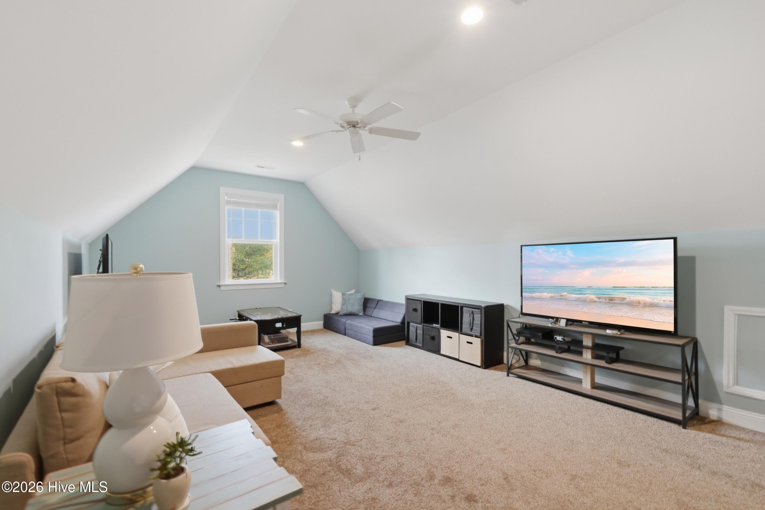 100565388 | Photo 49