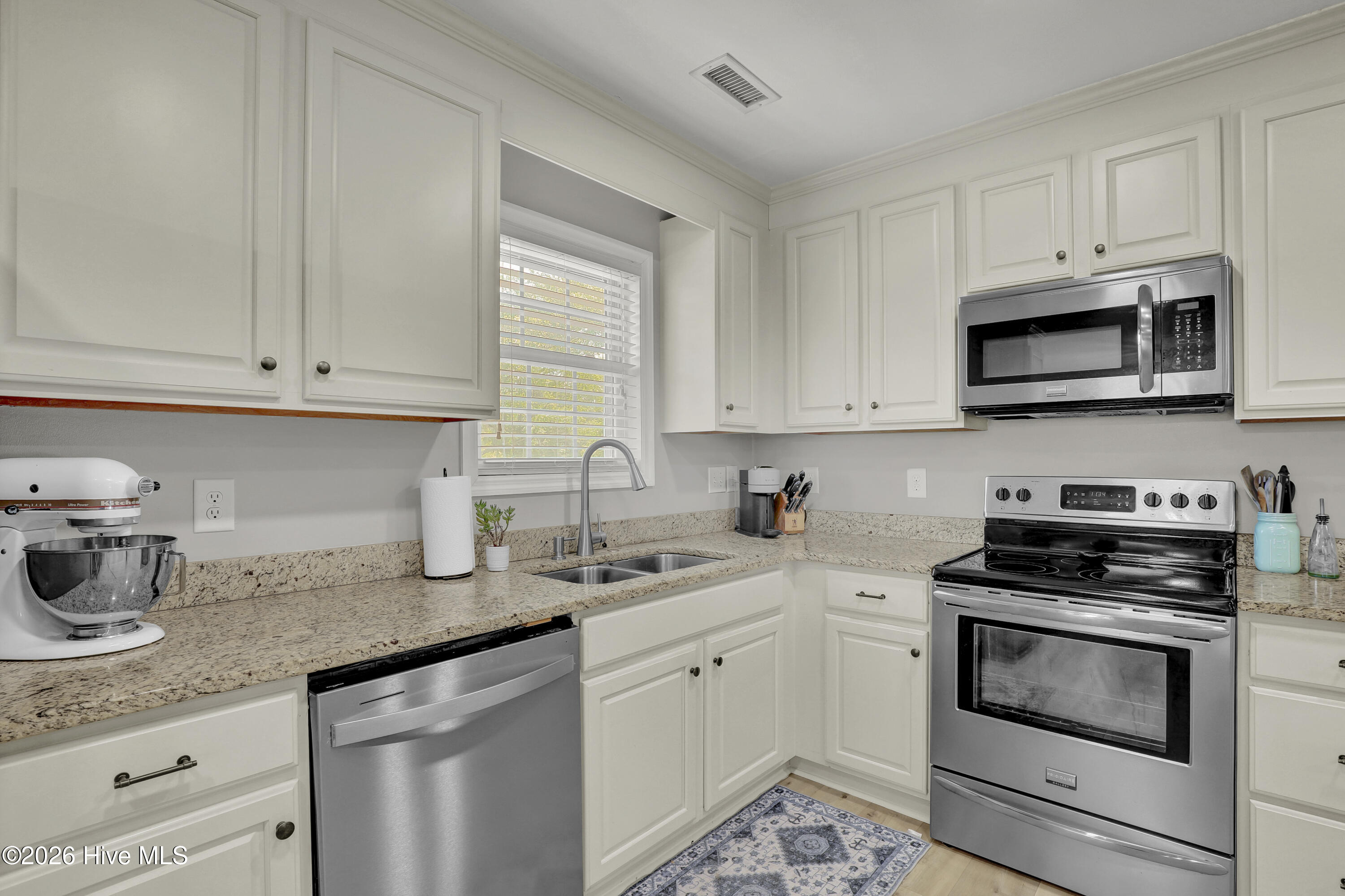 100566573 | Photo 14