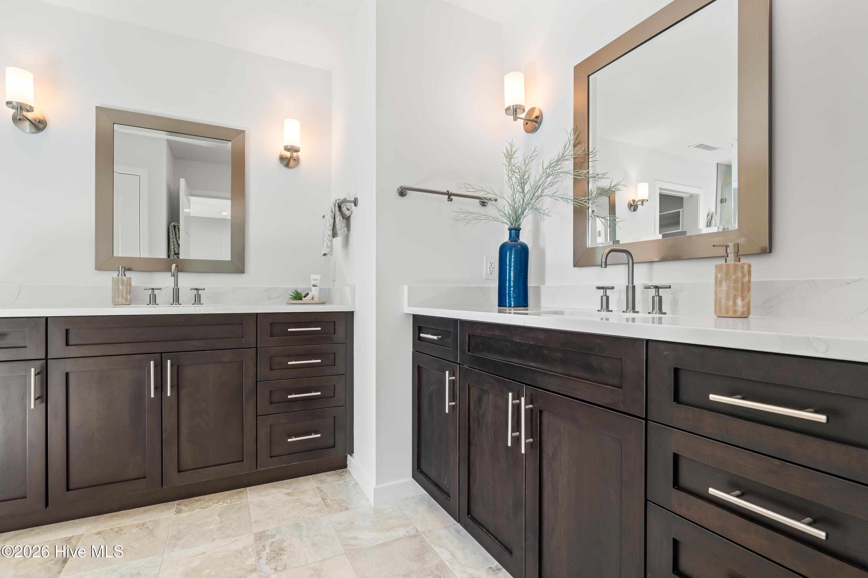 100558368 | Photo 49