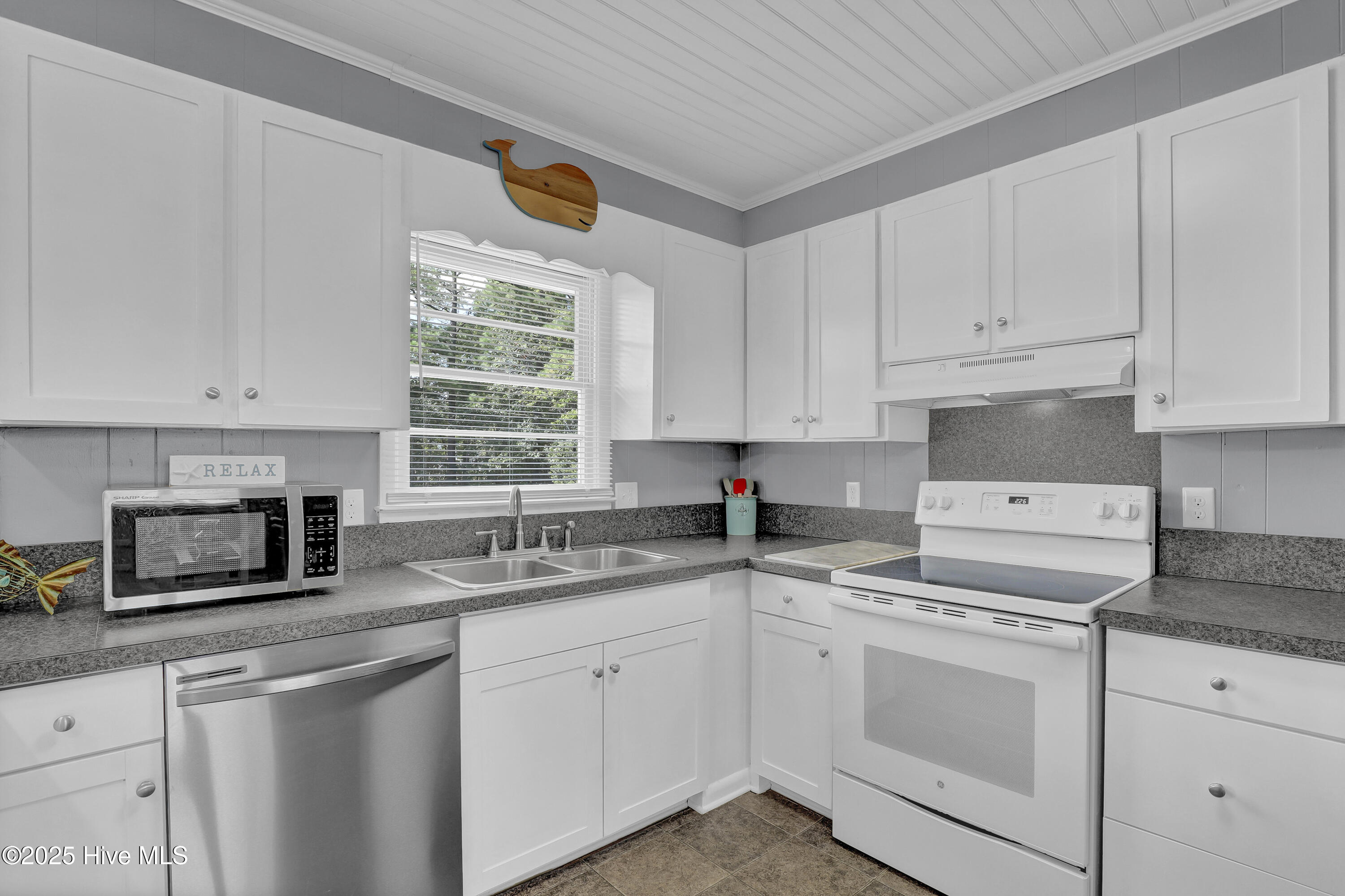 100533401 | Photo 14