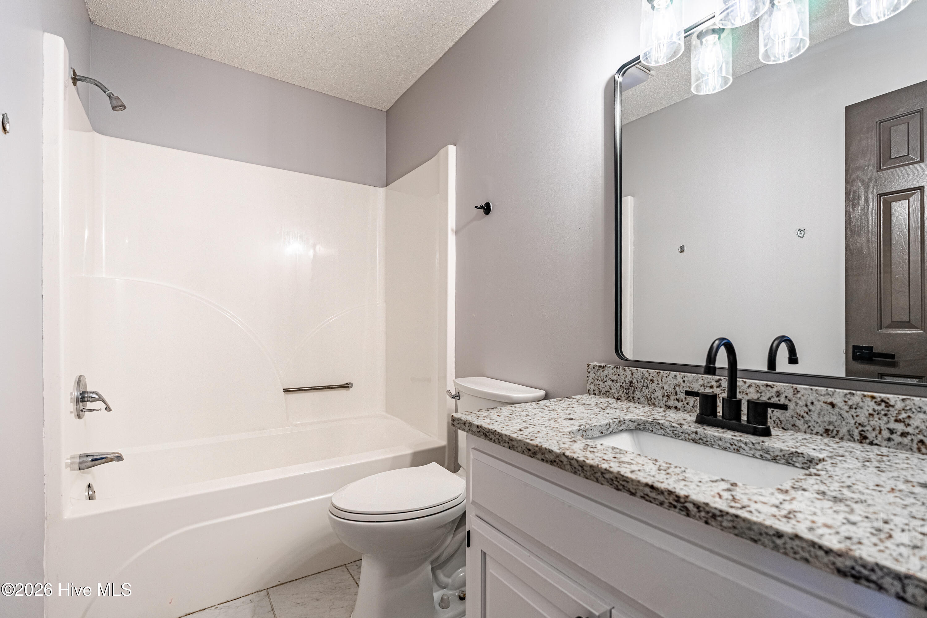 100557378 | Photo 30