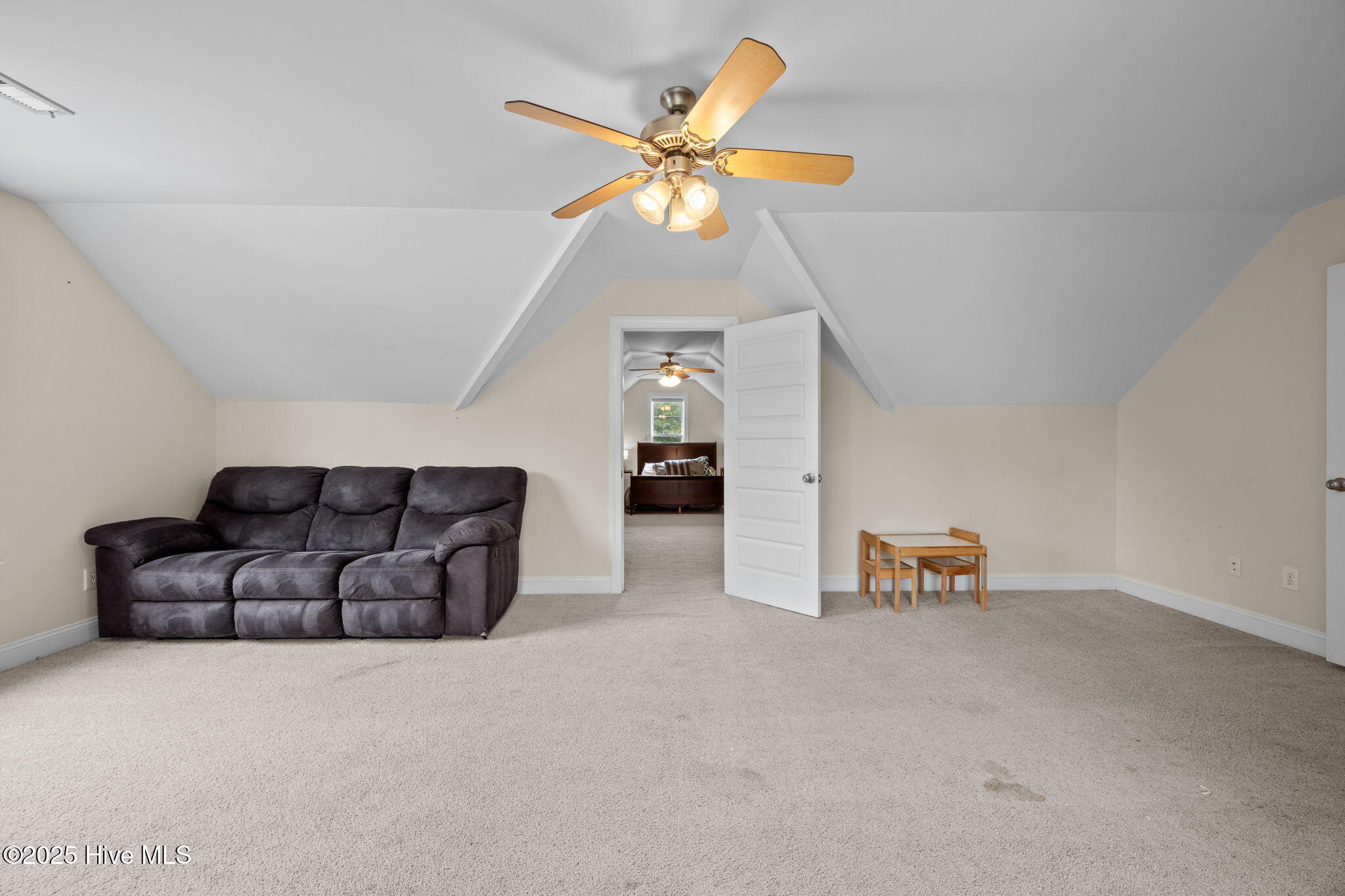 100530646 | Photo 40