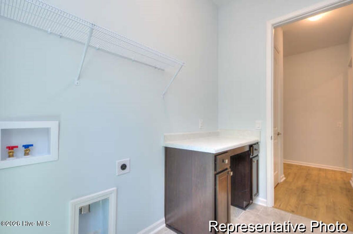 100563715 | Photo 30