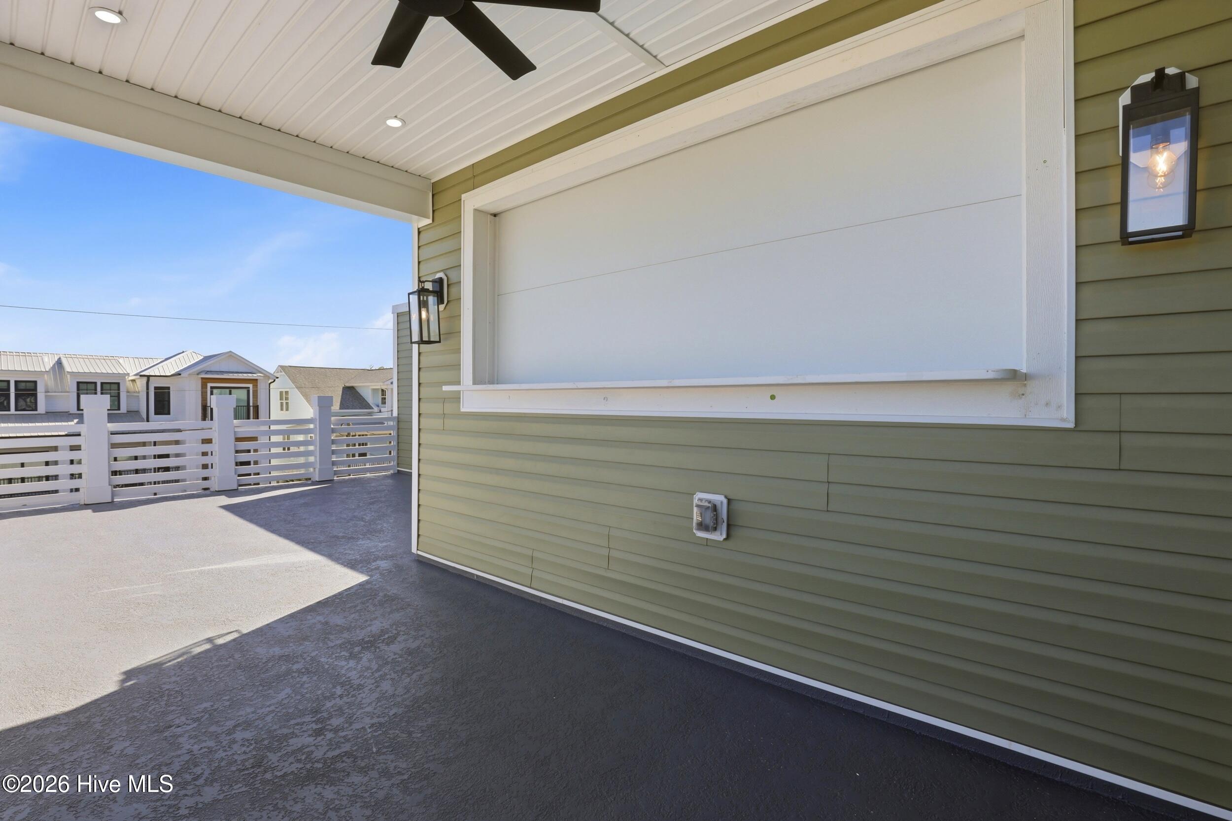 100562877 | Photo 37