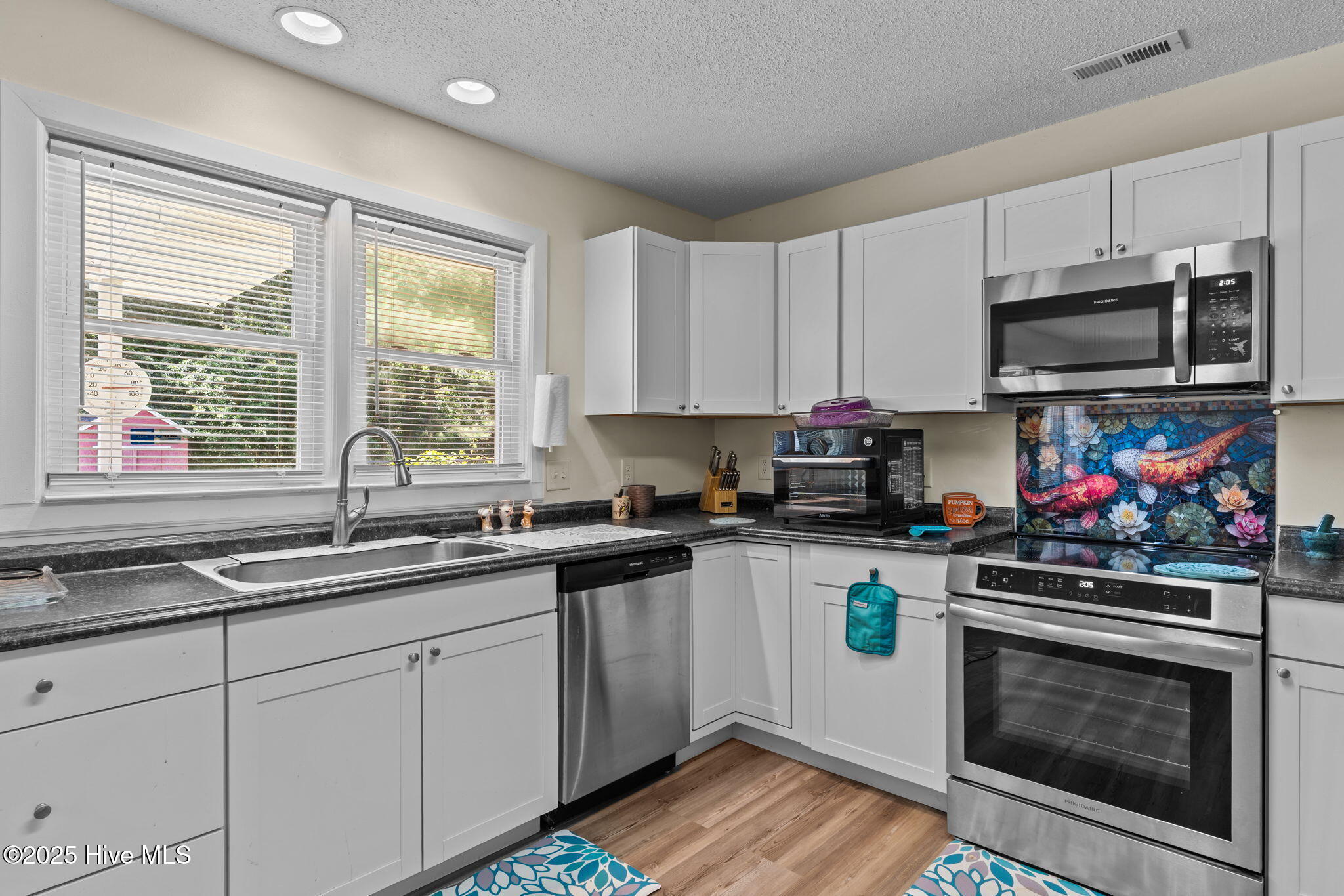 100530137 | Photo 13