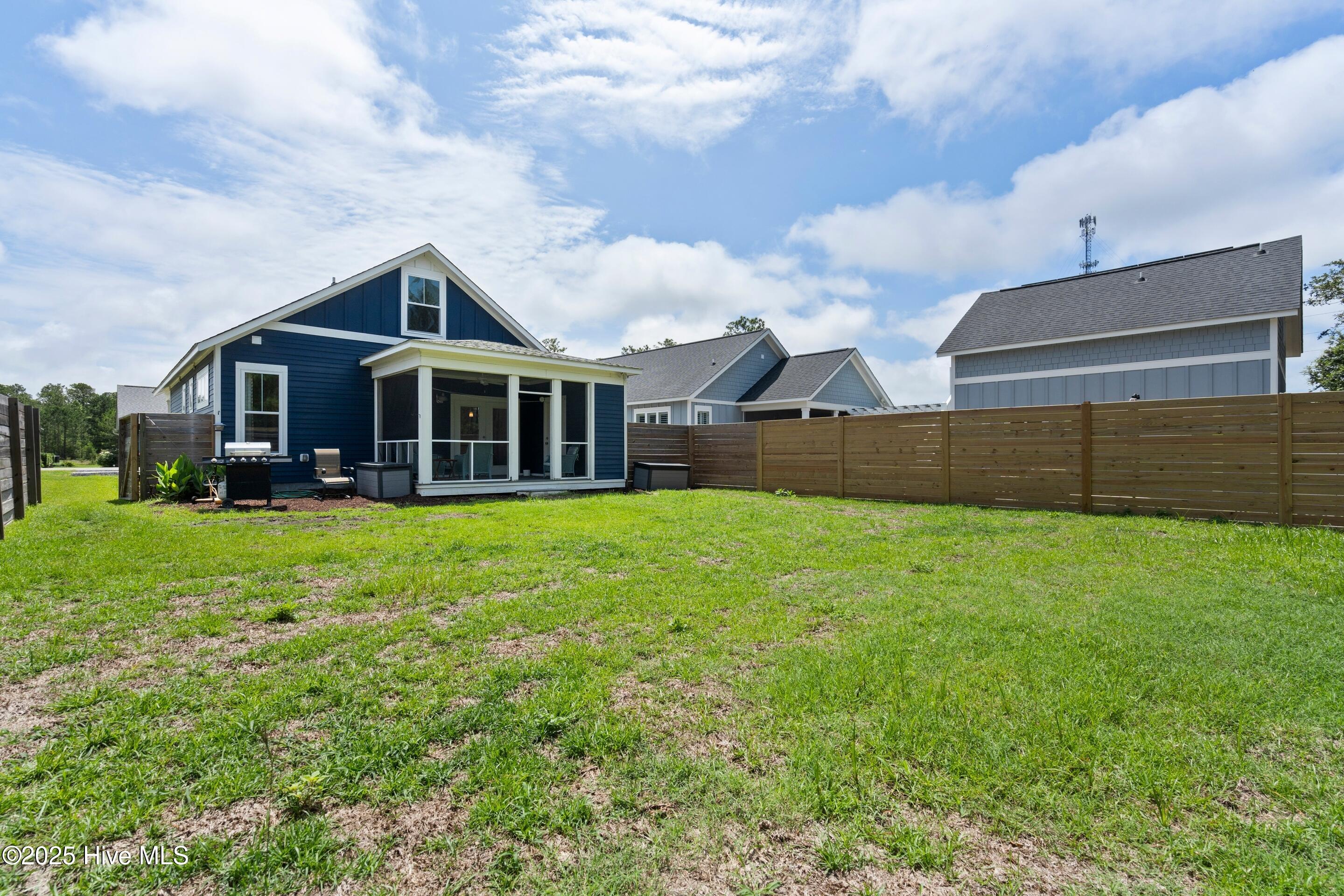 100567642 | Photo 49