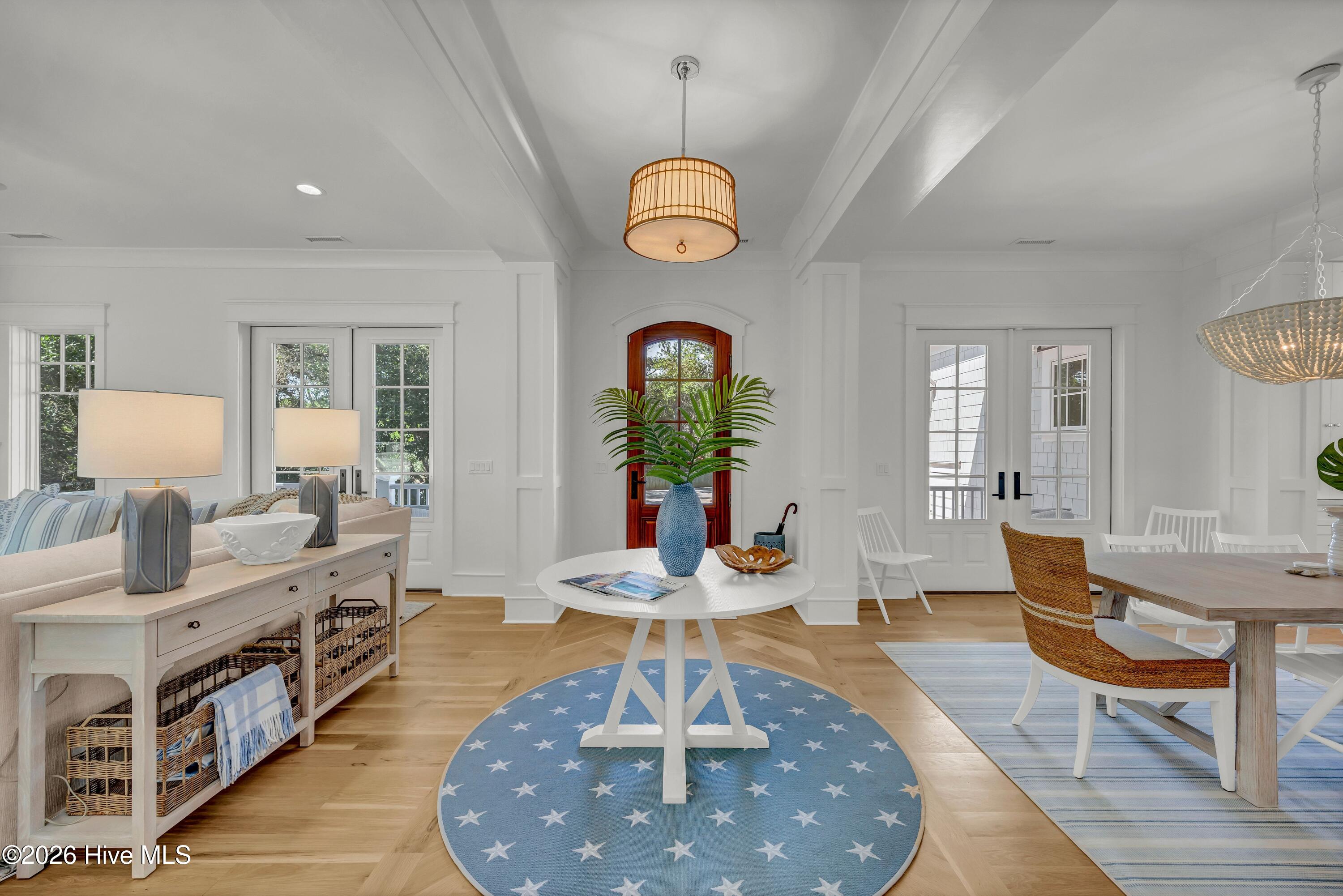 100567930 | Photo 11