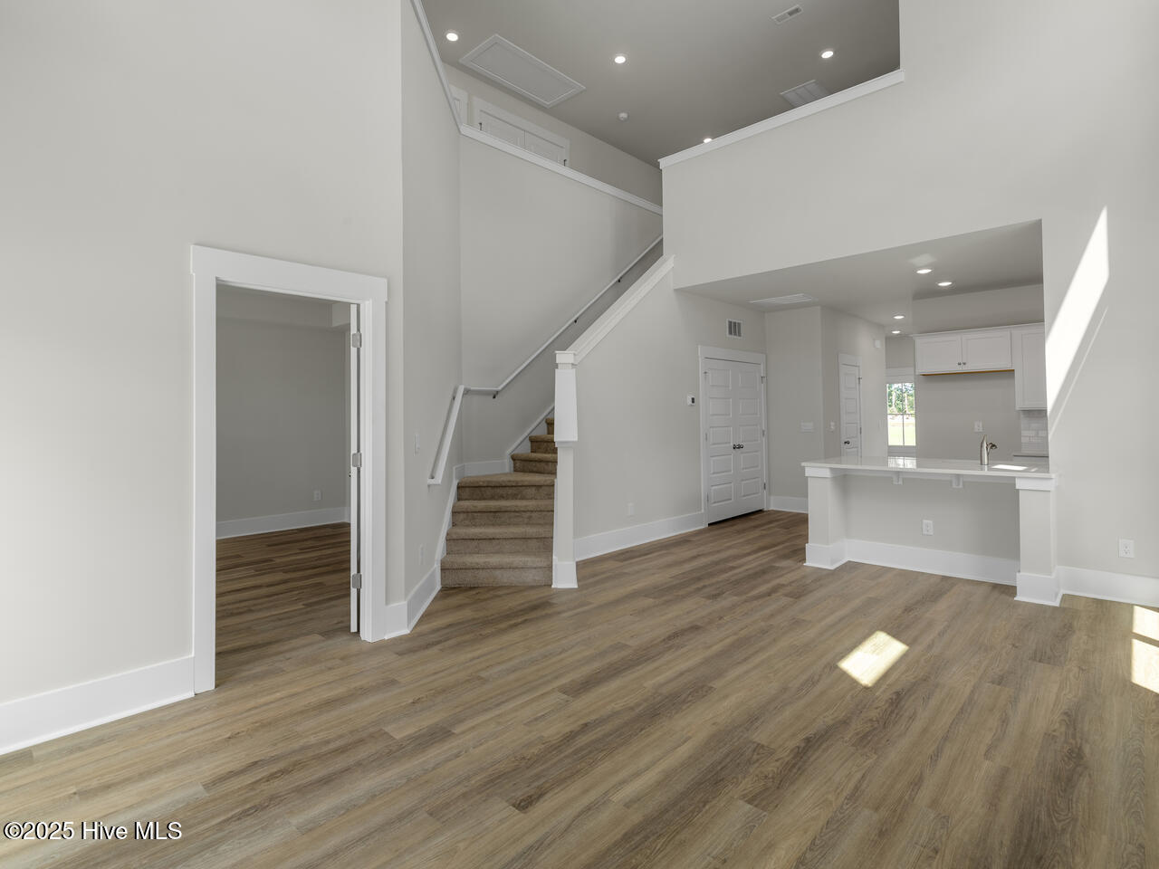 100567988 | Photo 12