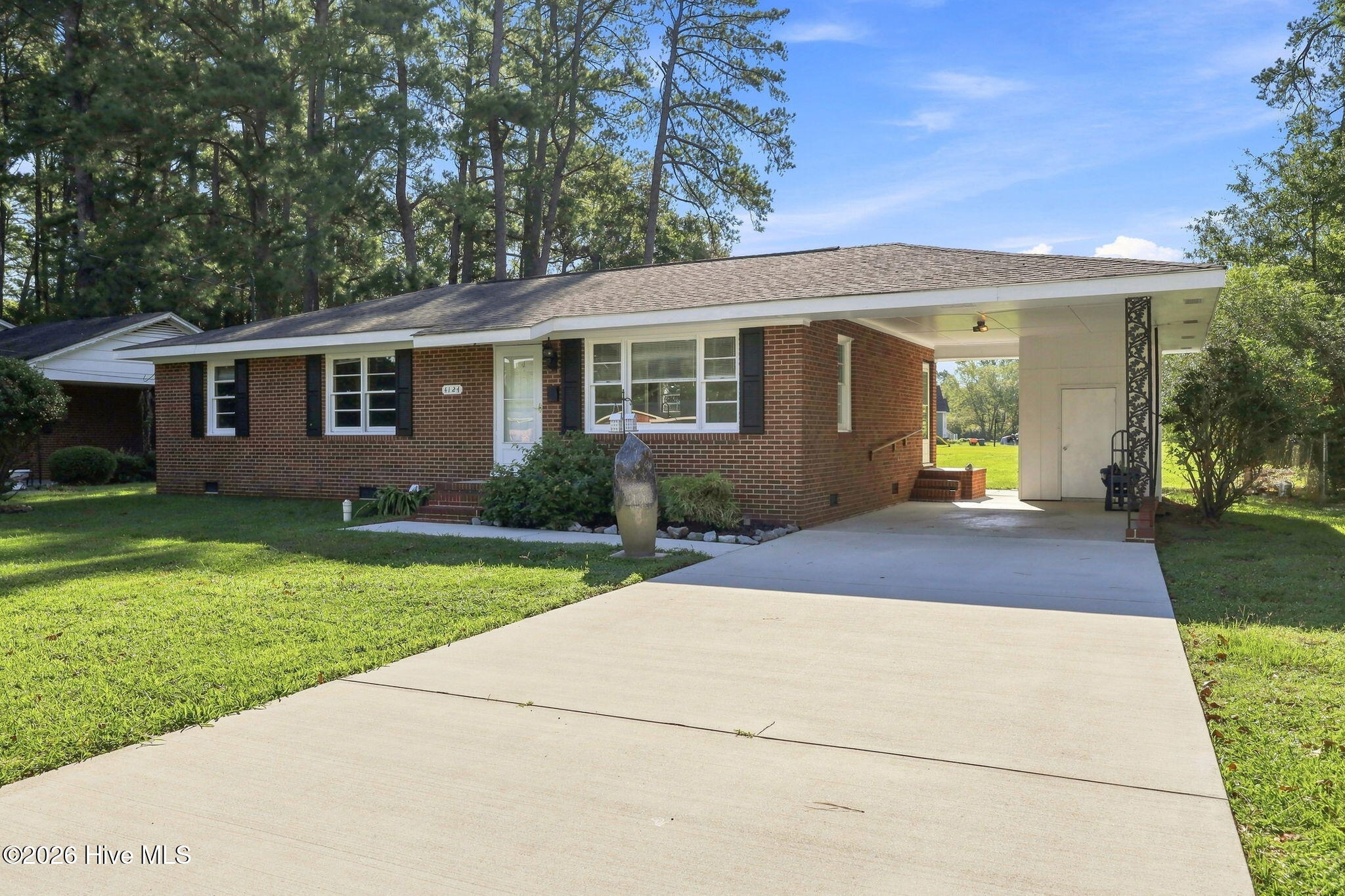 100602979 | Photo 2