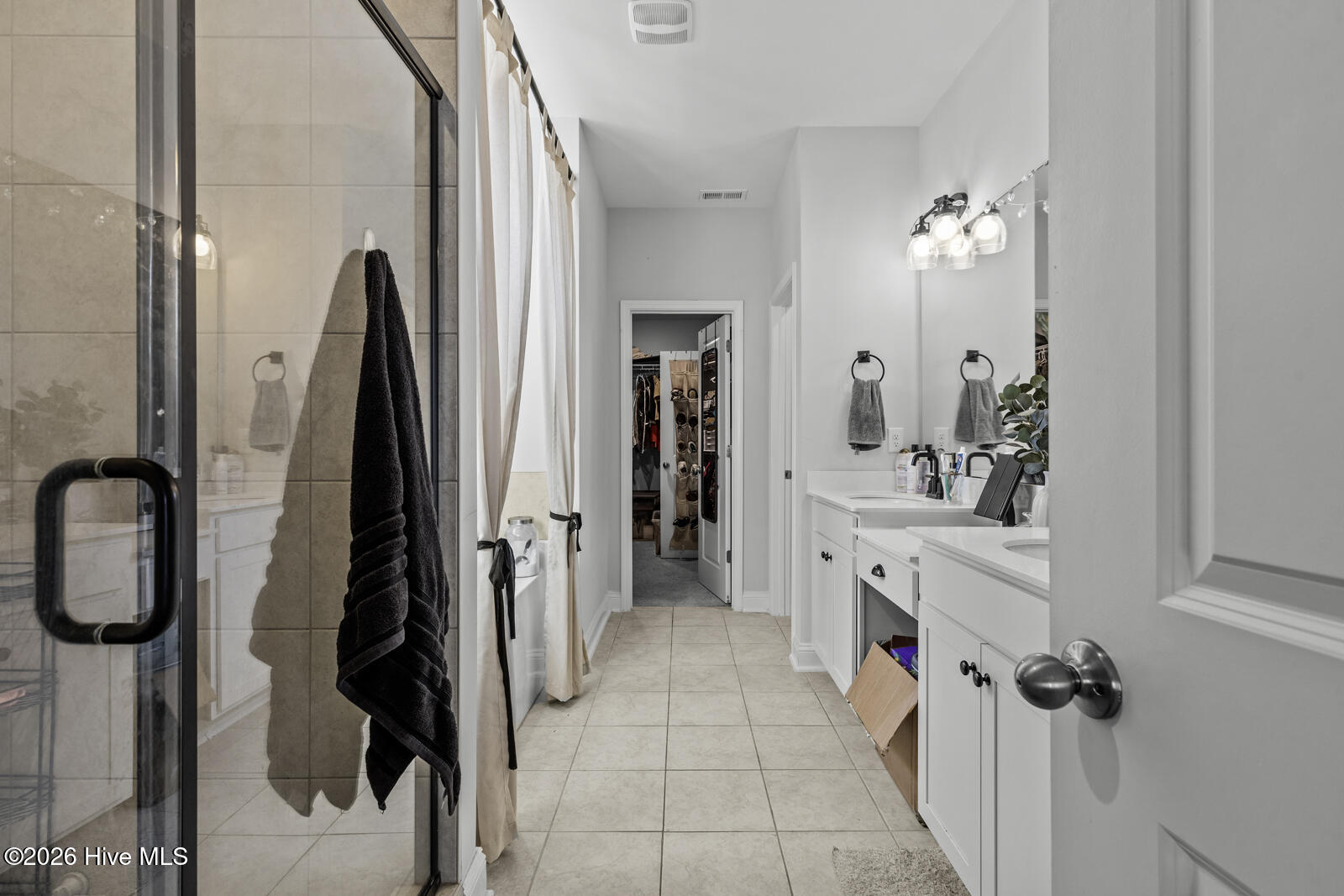 100561463 | Photo 24