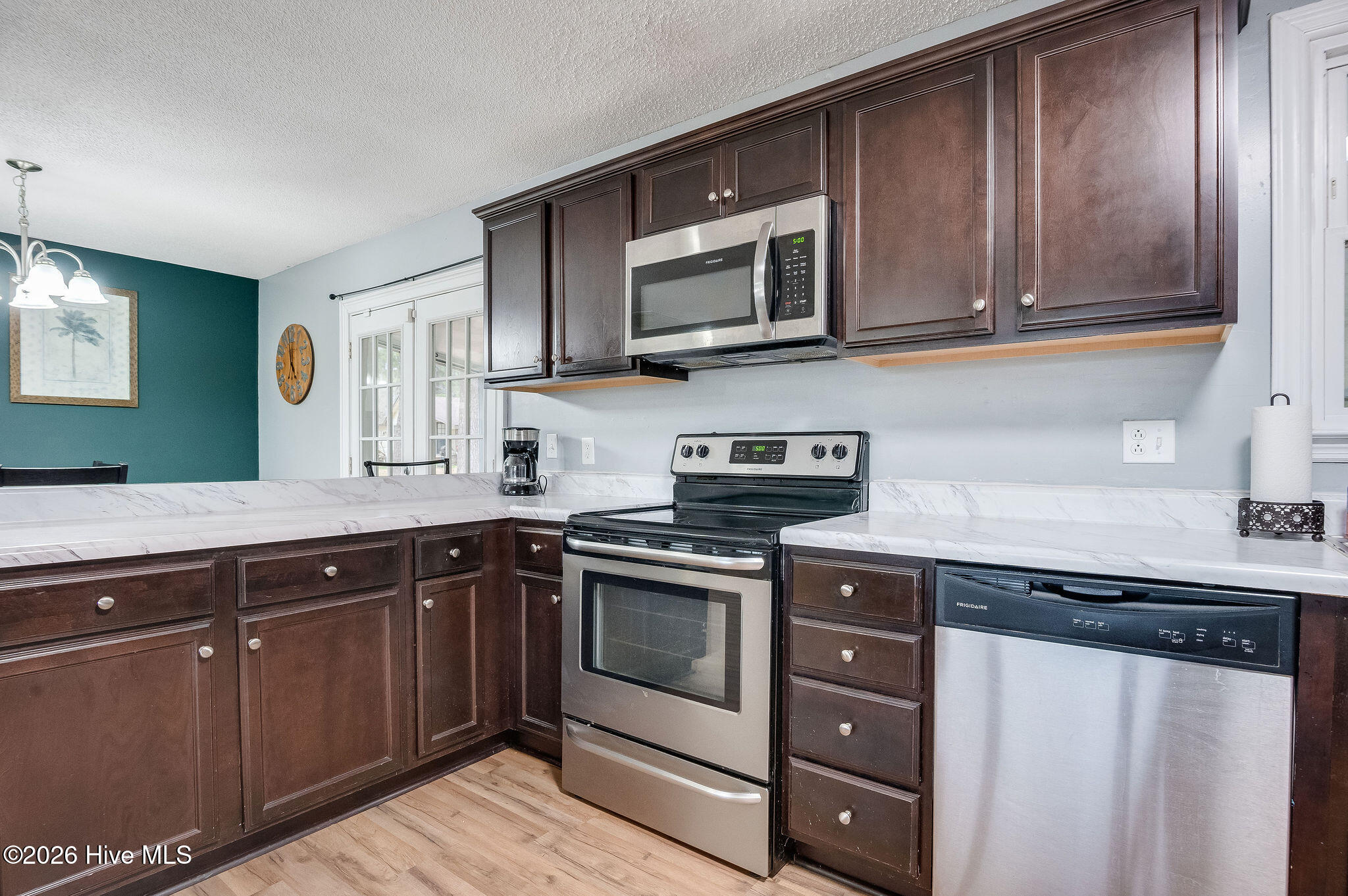 100555937 | Photo 13