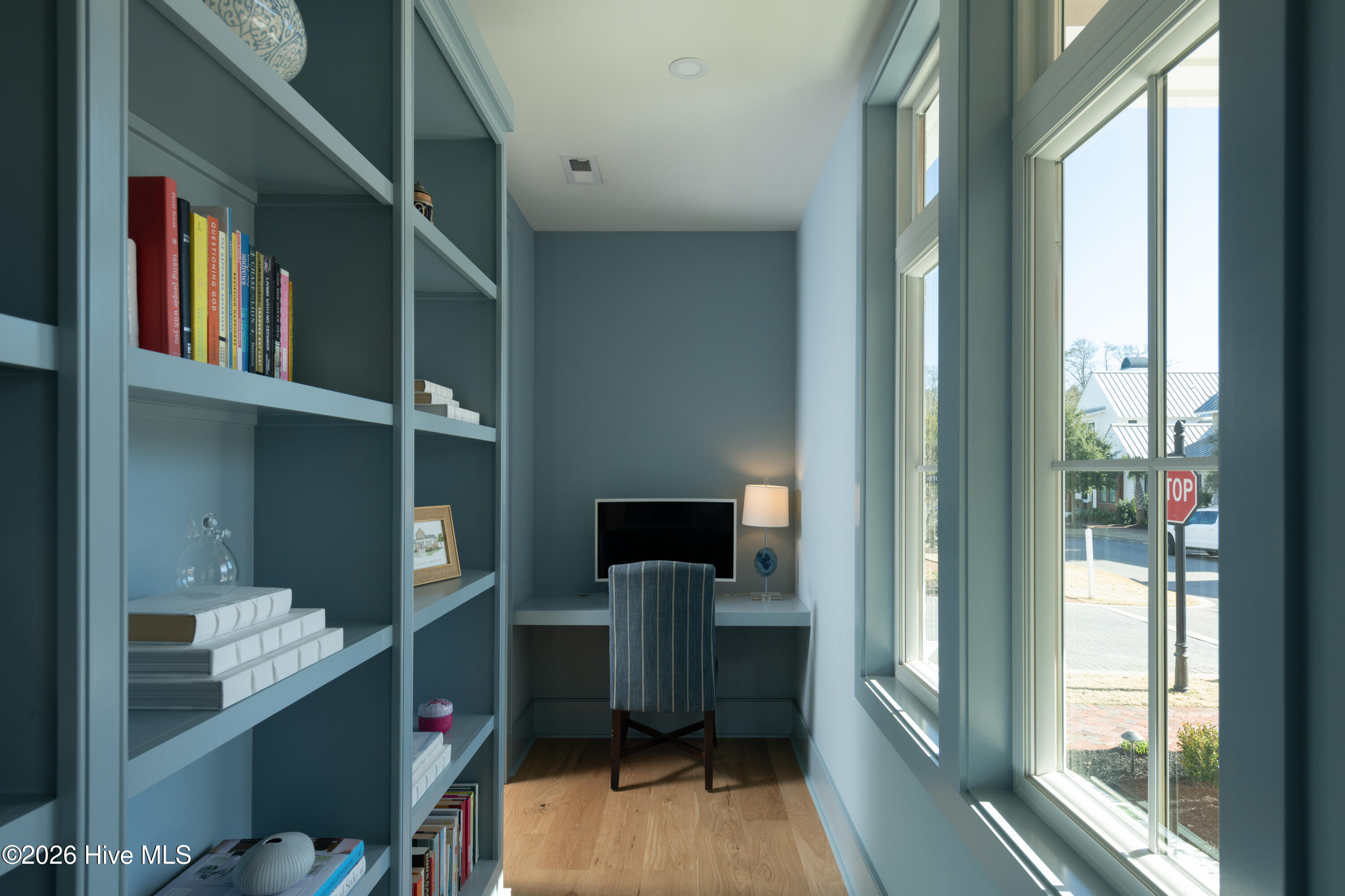 100553273 | Photo 19