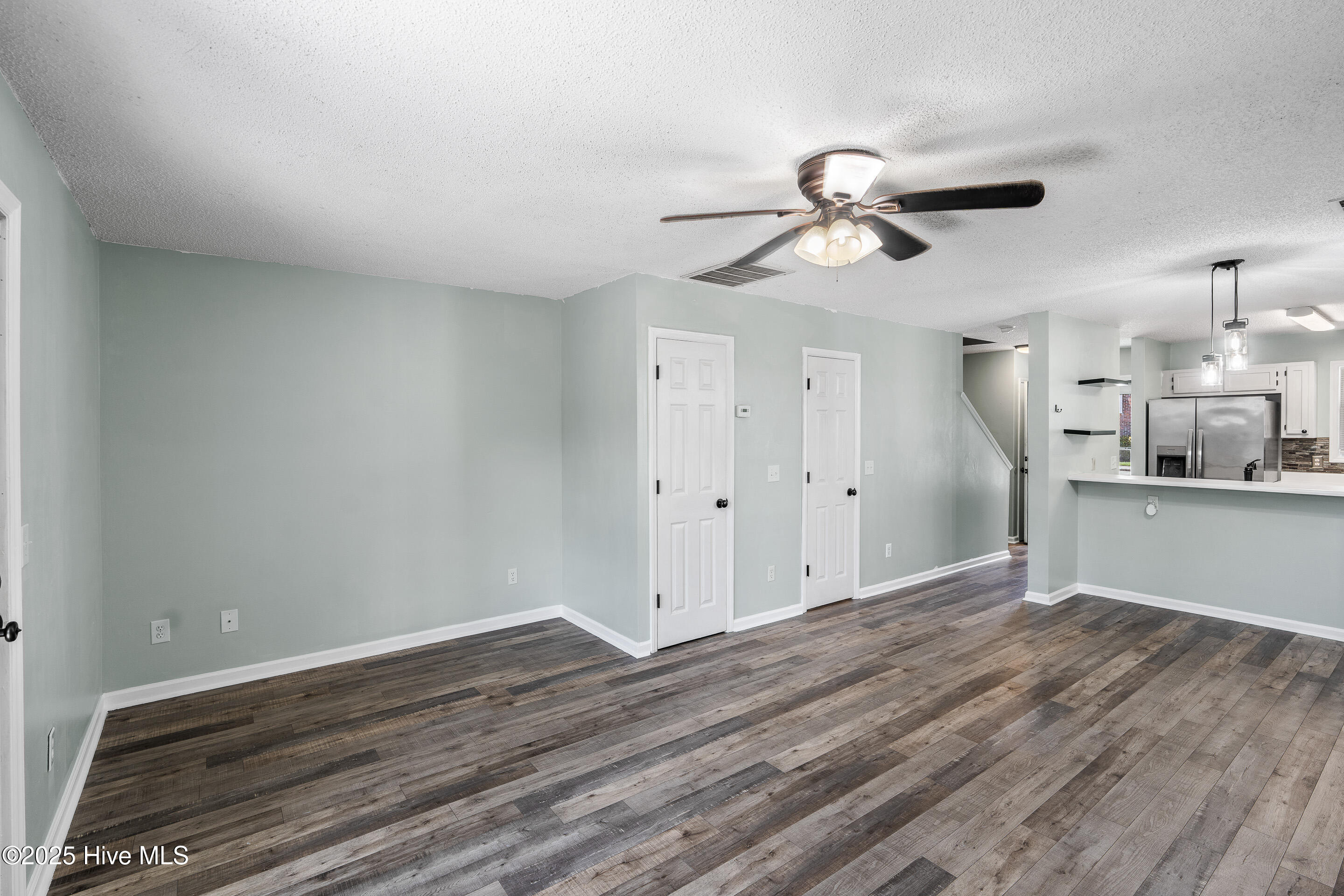 100521365 | Photo 12