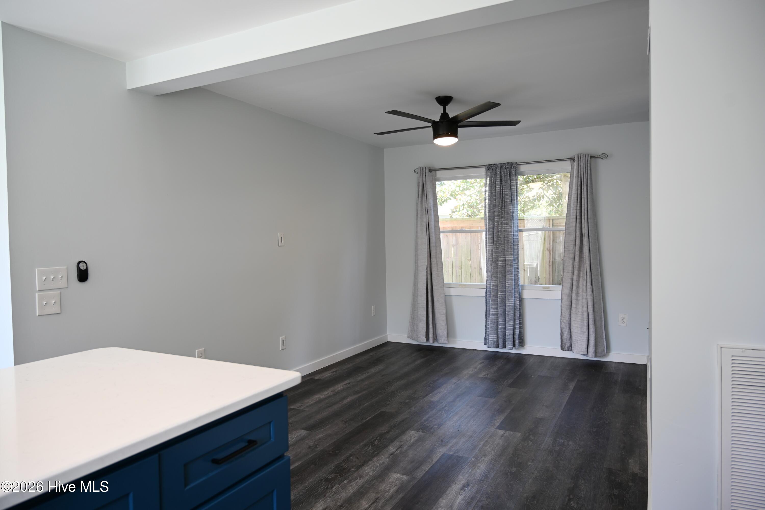 100570662 | Photo 53