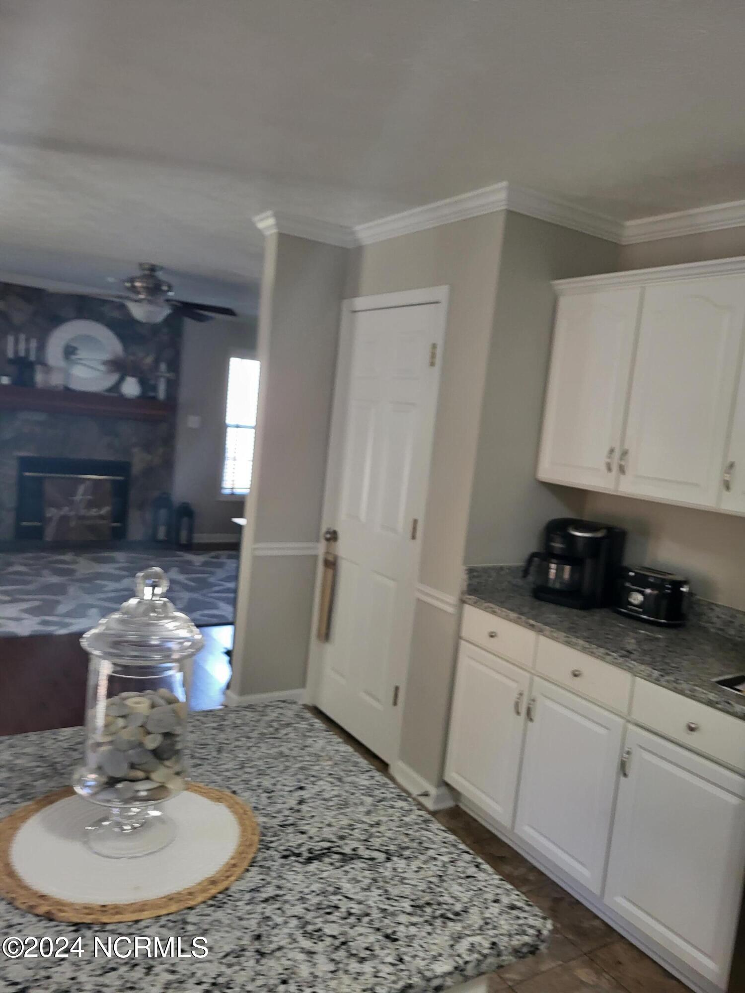 100568471 | Photo 40