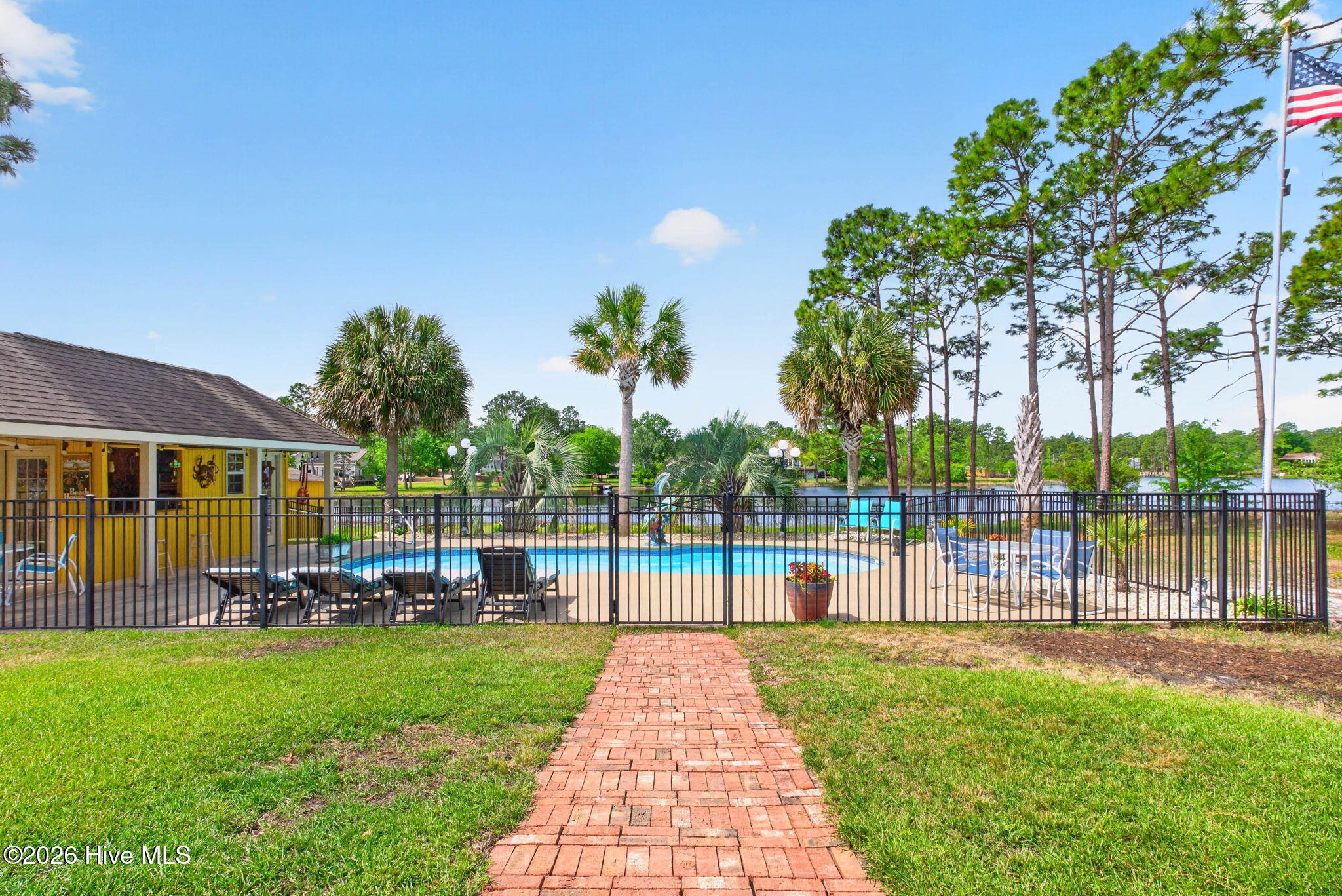 100569405 | Photo 30