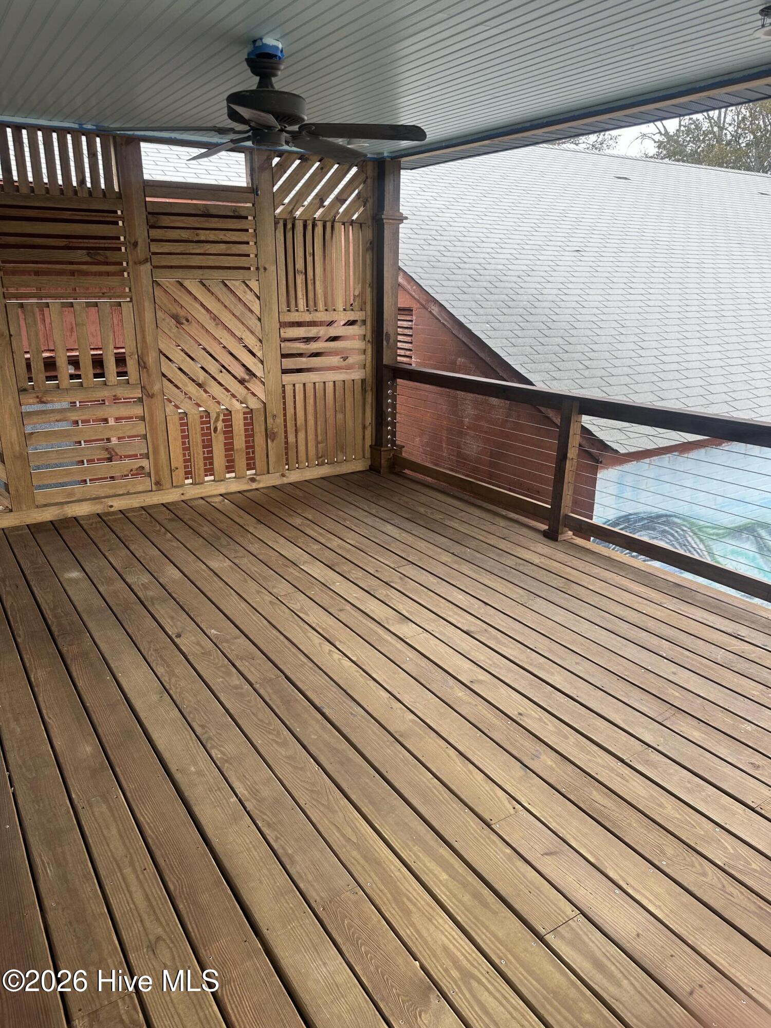 100557658 | Photo 11