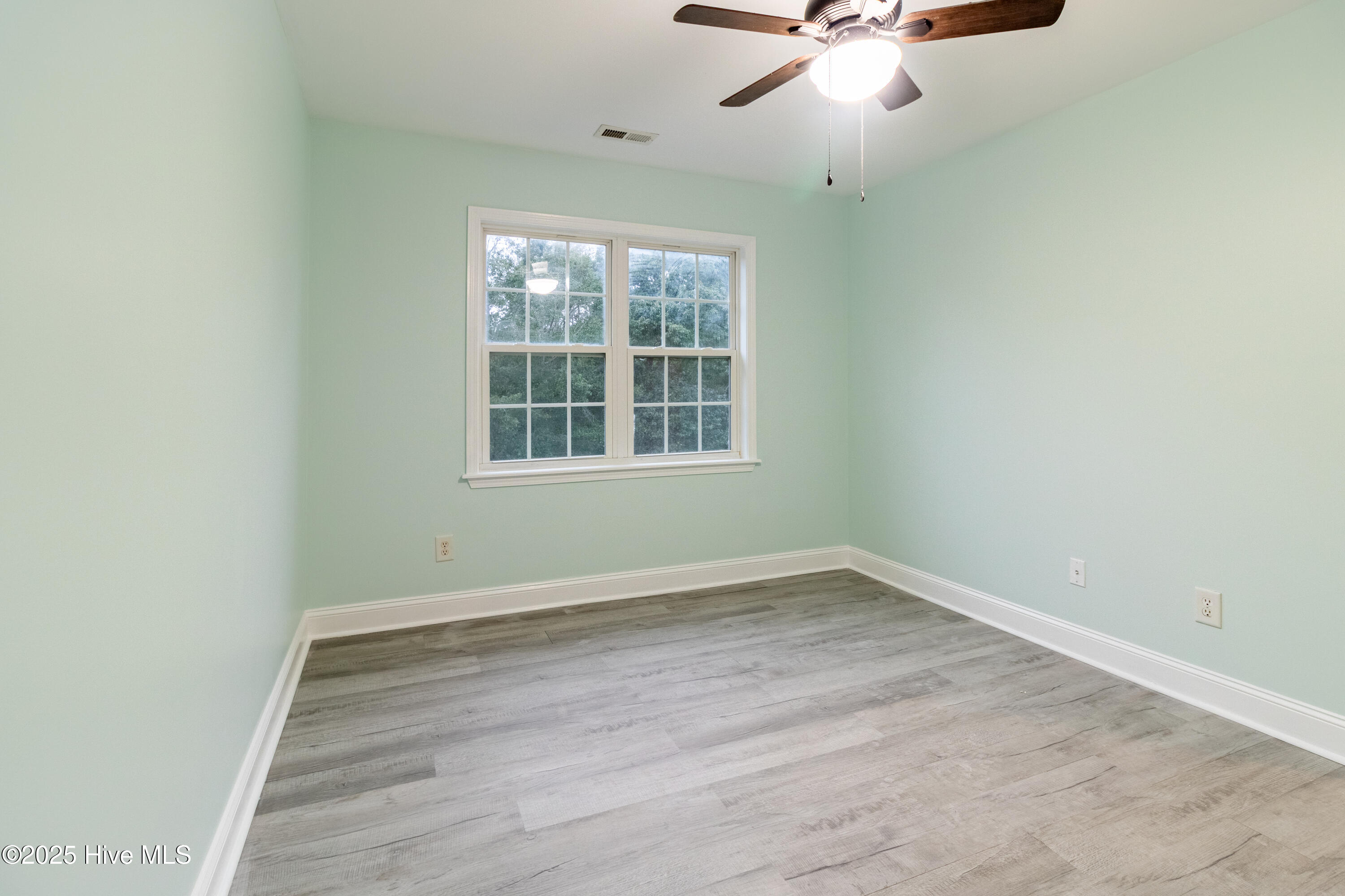 100536848 | Photo 36