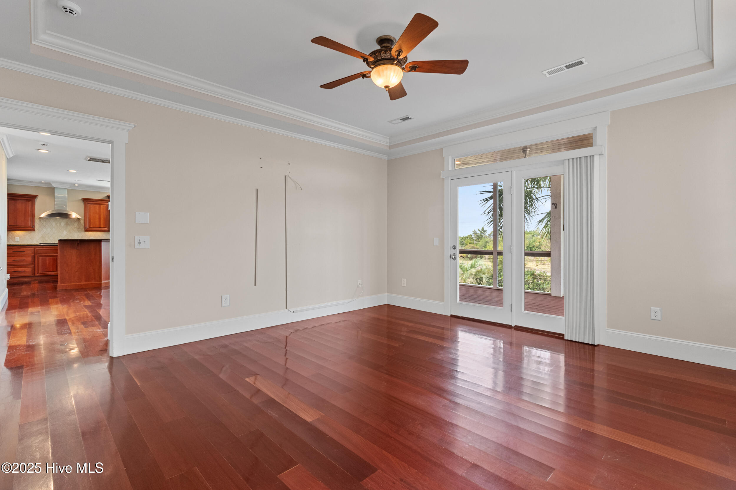 100538767 | Photo 21