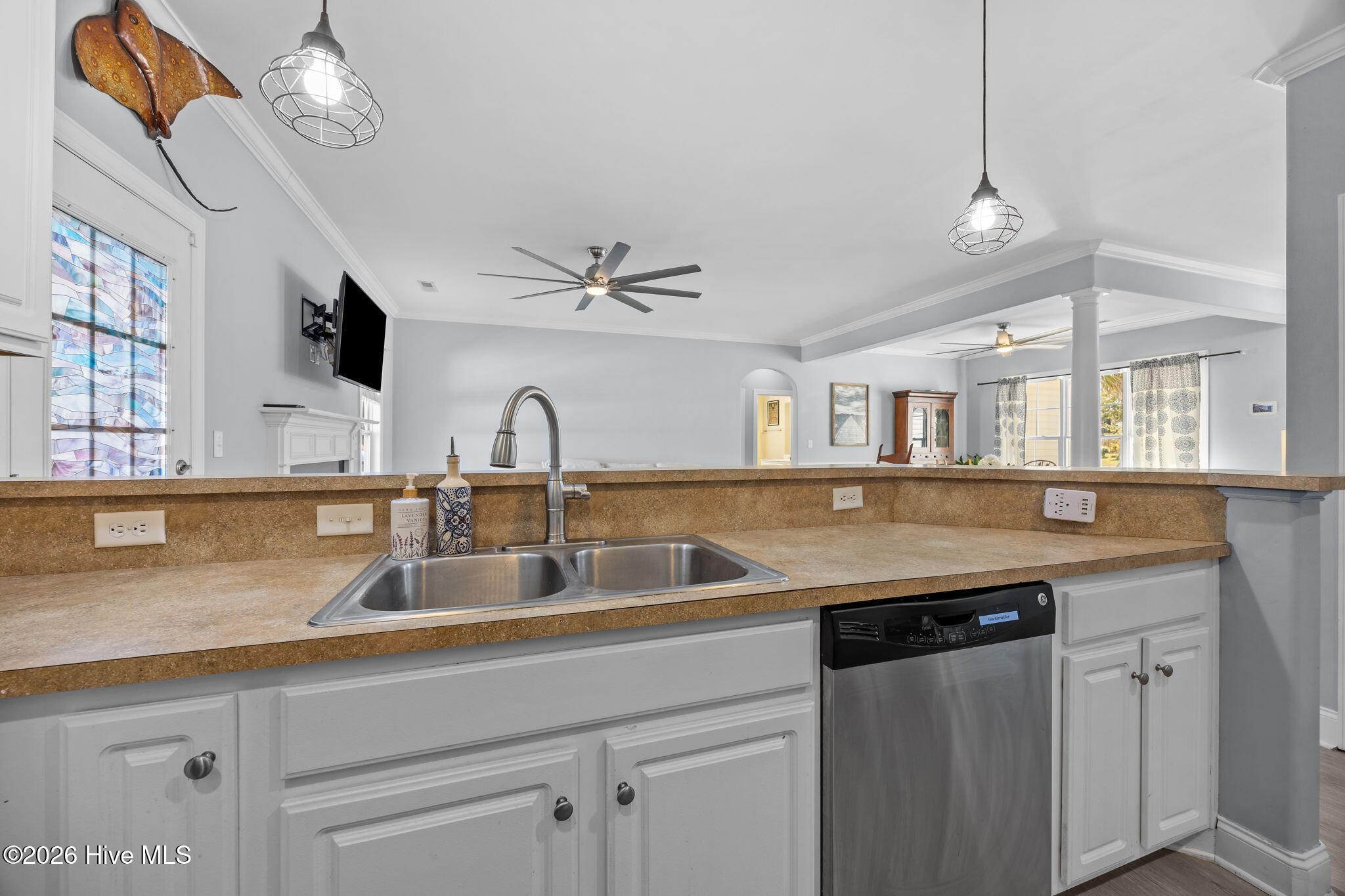 100548073 | Photo 17