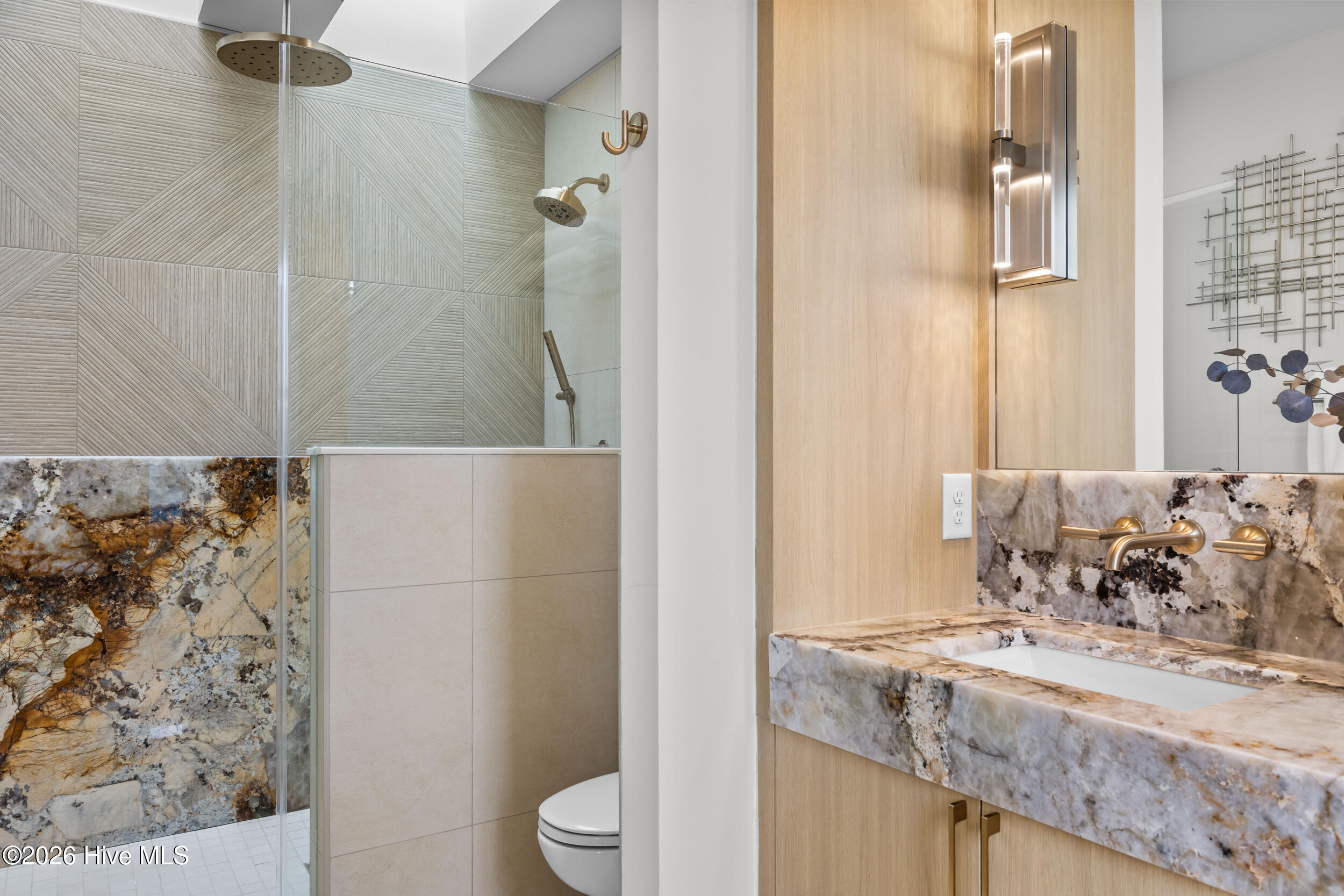 100537056 | Photo 30