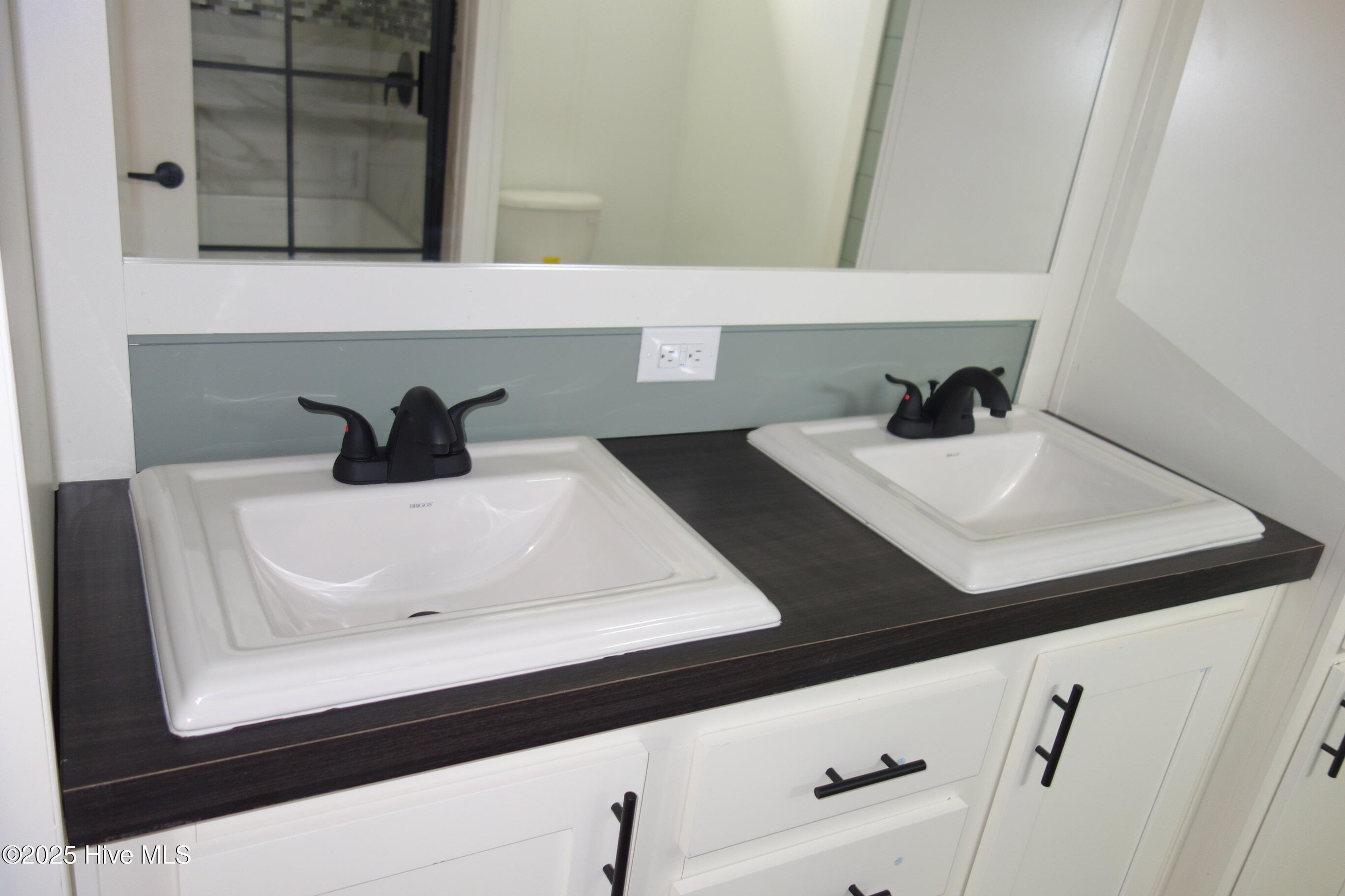 100569265 | Photo 16