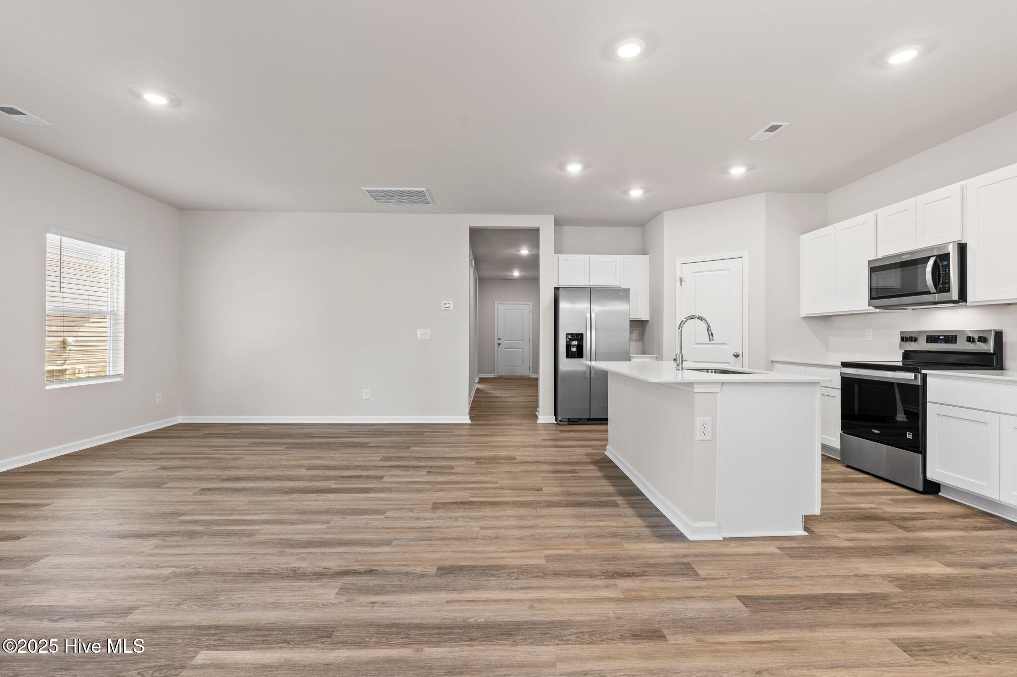 100551805 | Photo 18